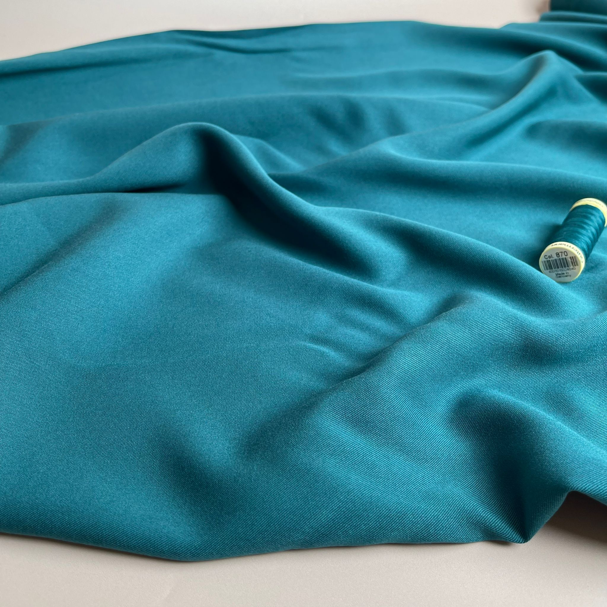 REMNANT 0.38 Grandeur Petrol Viscose Twill Dress Fabric