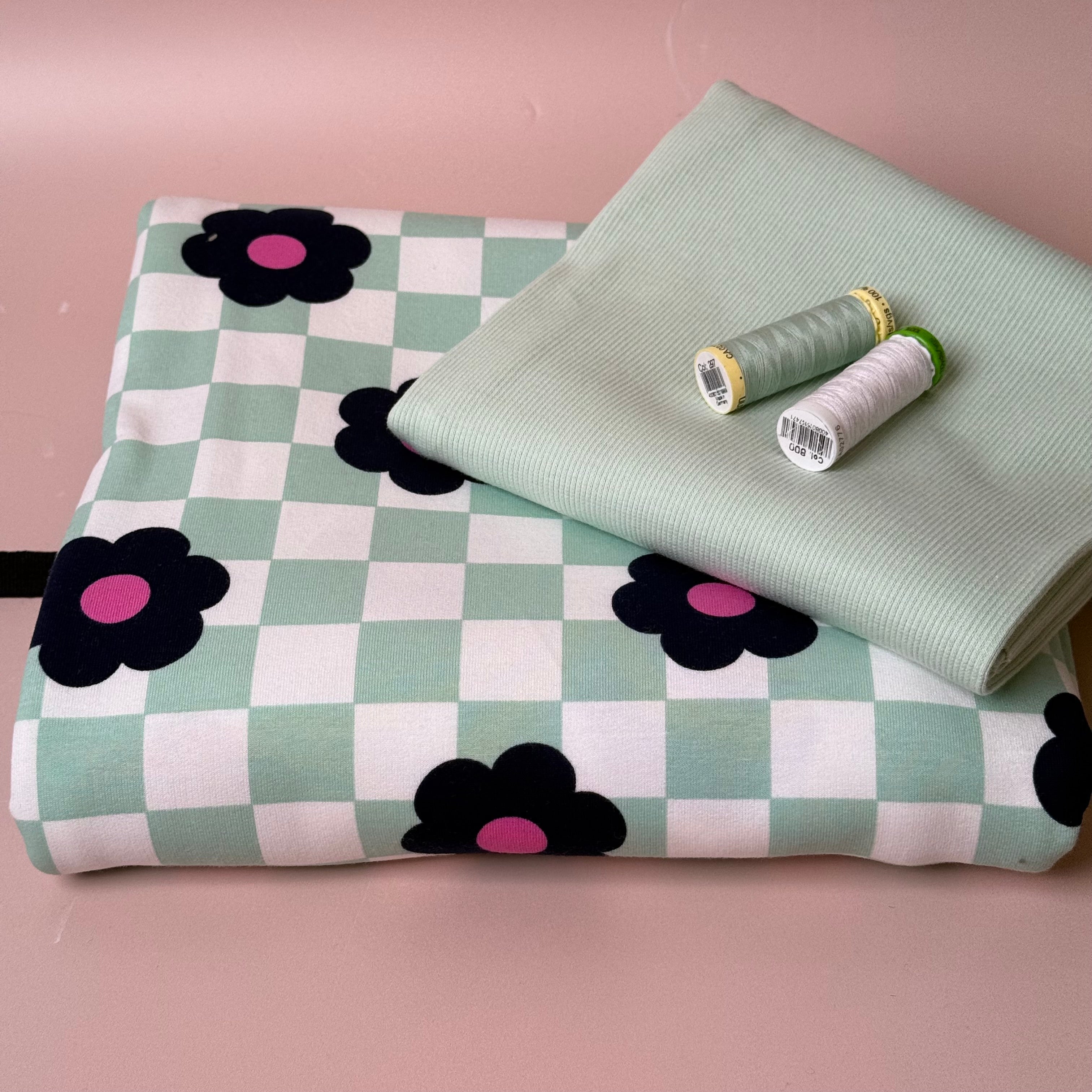 Colour Bundles - Gingham Flowers Green Sweatshirt & Ribbing