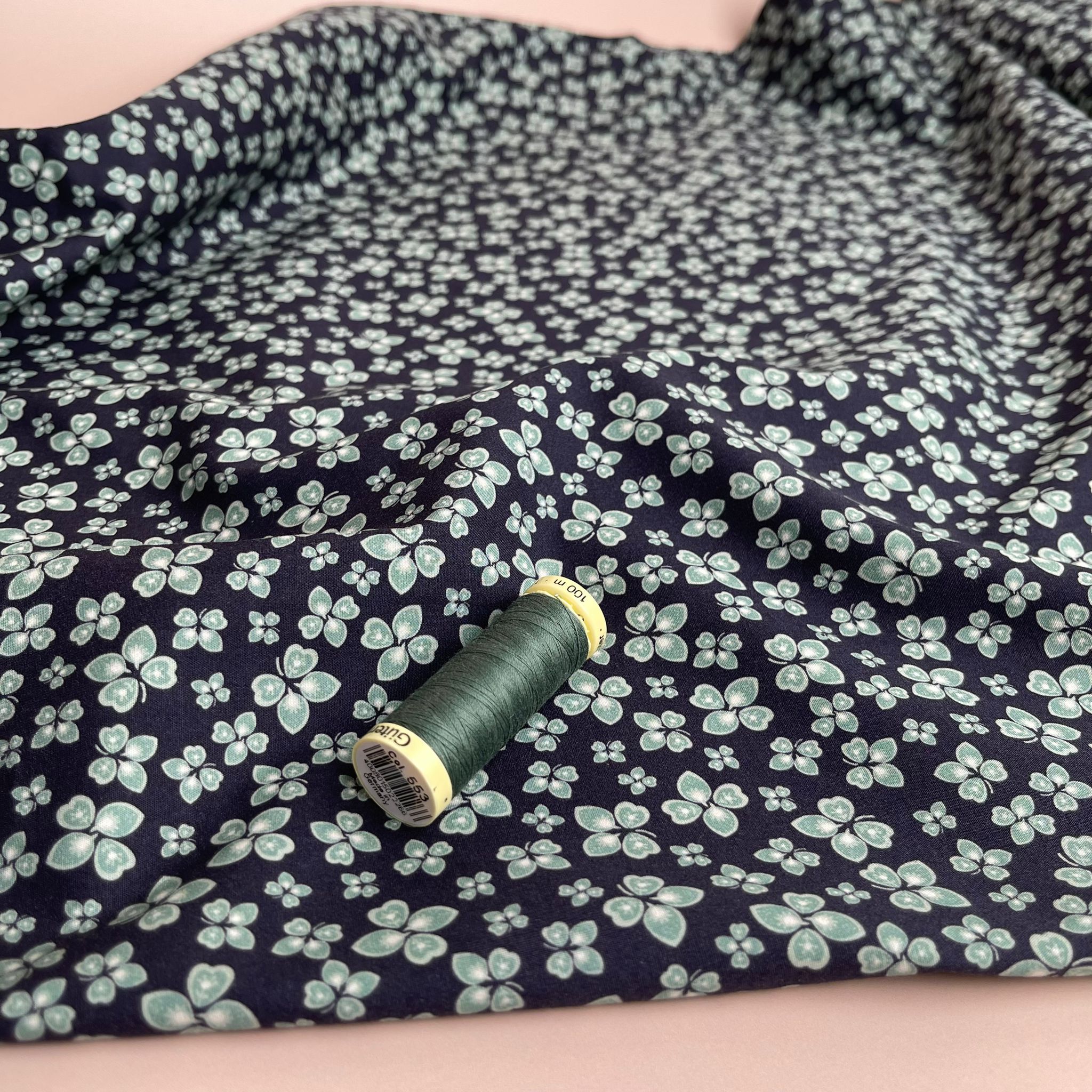 REMNANT 0.74 Metre - Deadstock Clovers Cotton Sateen Fabric