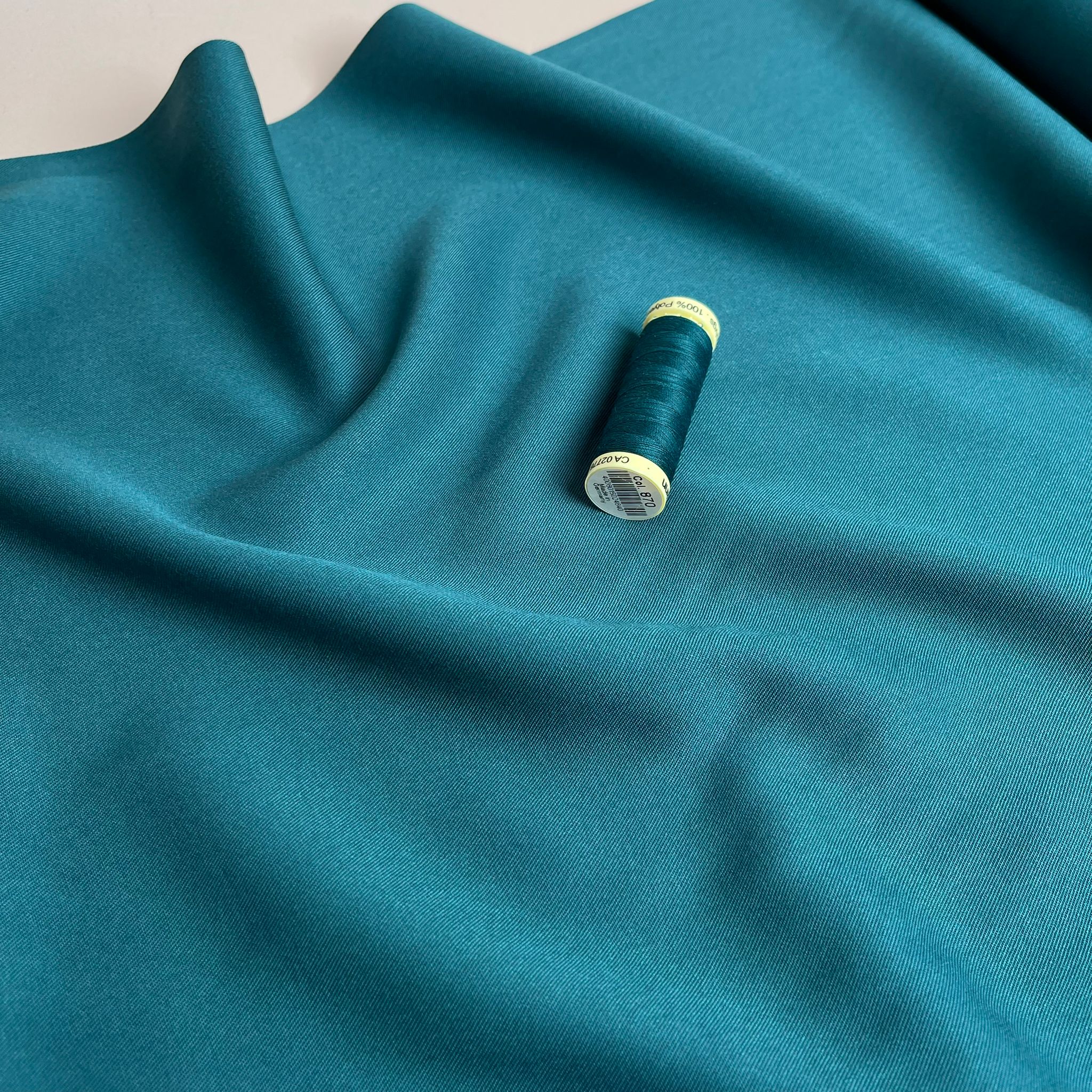 REMNANT 0.38 Grandeur Petrol Viscose Twill Dress Fabric
