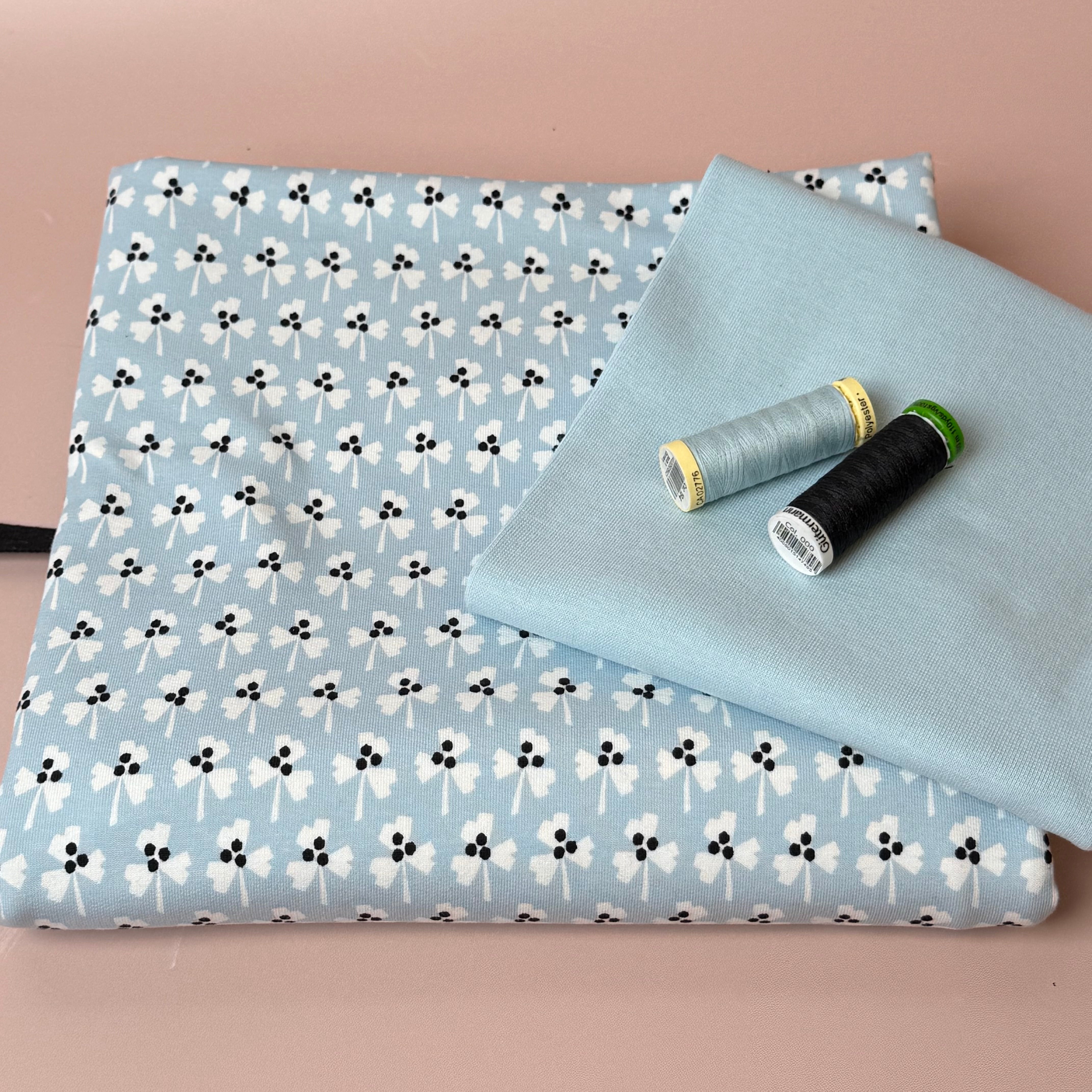 Colour Bundles - Monochrome Clovers Sweatshirt & Ribbing