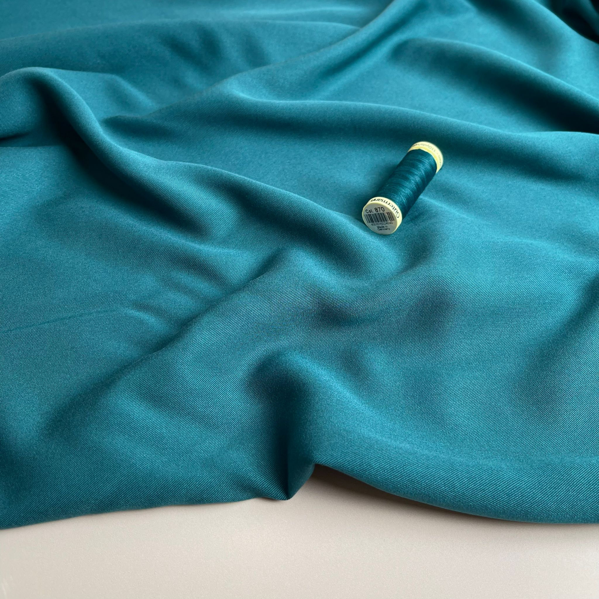 REMNANT 0.38 Grandeur Petrol Viscose Twill Dress Fabric