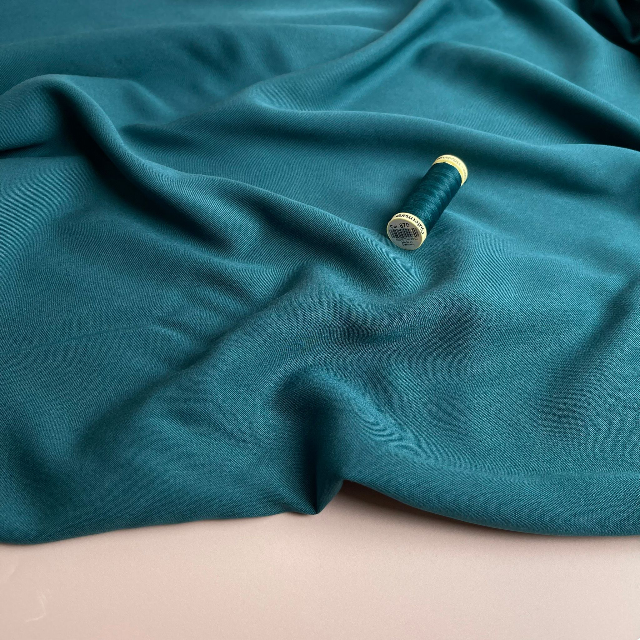 REMNANT 0.38 Grandeur Petrol Viscose Twill Dress Fabric