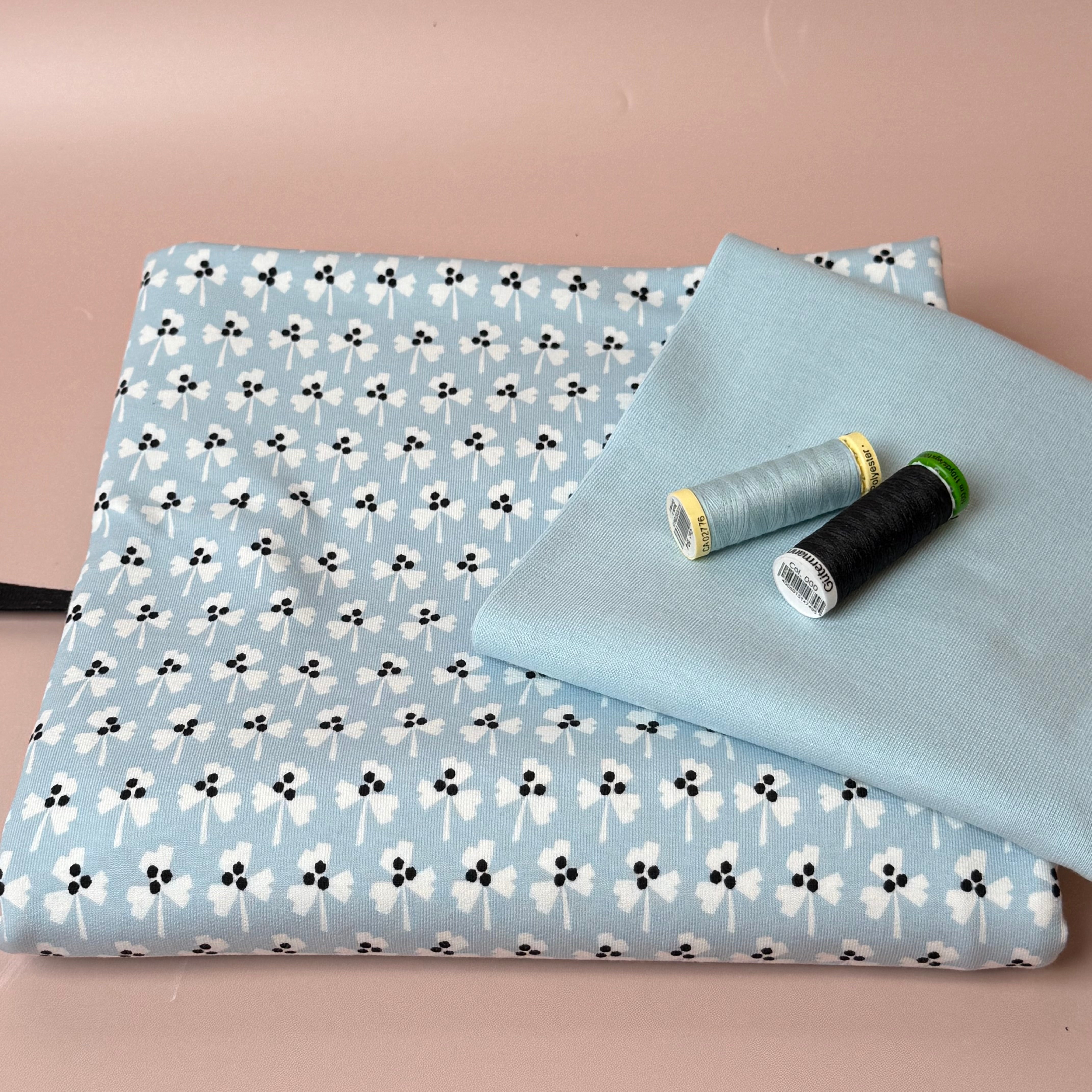 Colour Bundles - Monochrome Clovers Sweatshirt & Ribbing