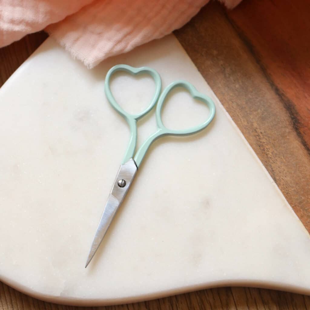Lise Tailor - Heart Embroidery Scissors