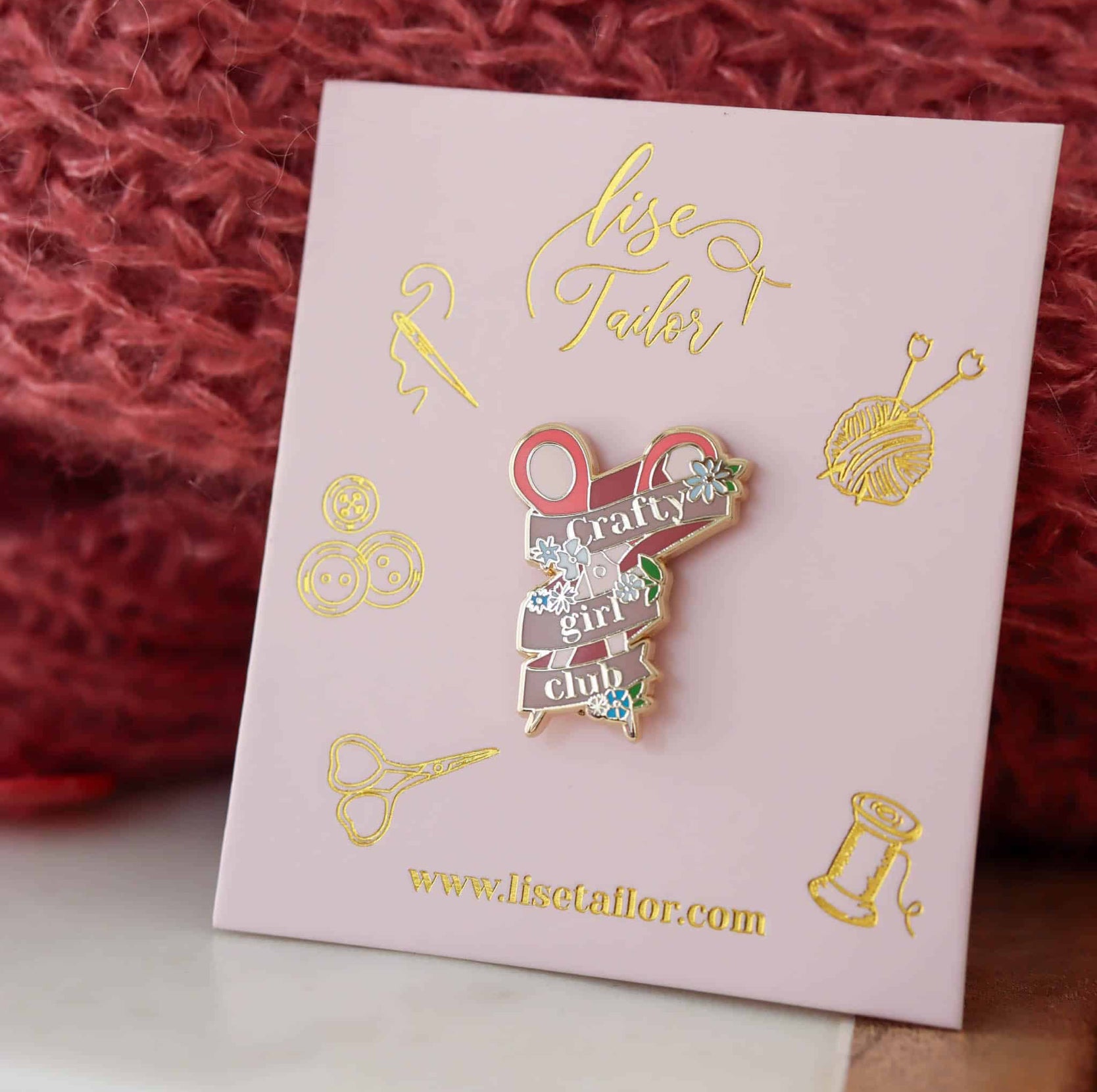 Lise Tailor - Crafty Girl Club Pin