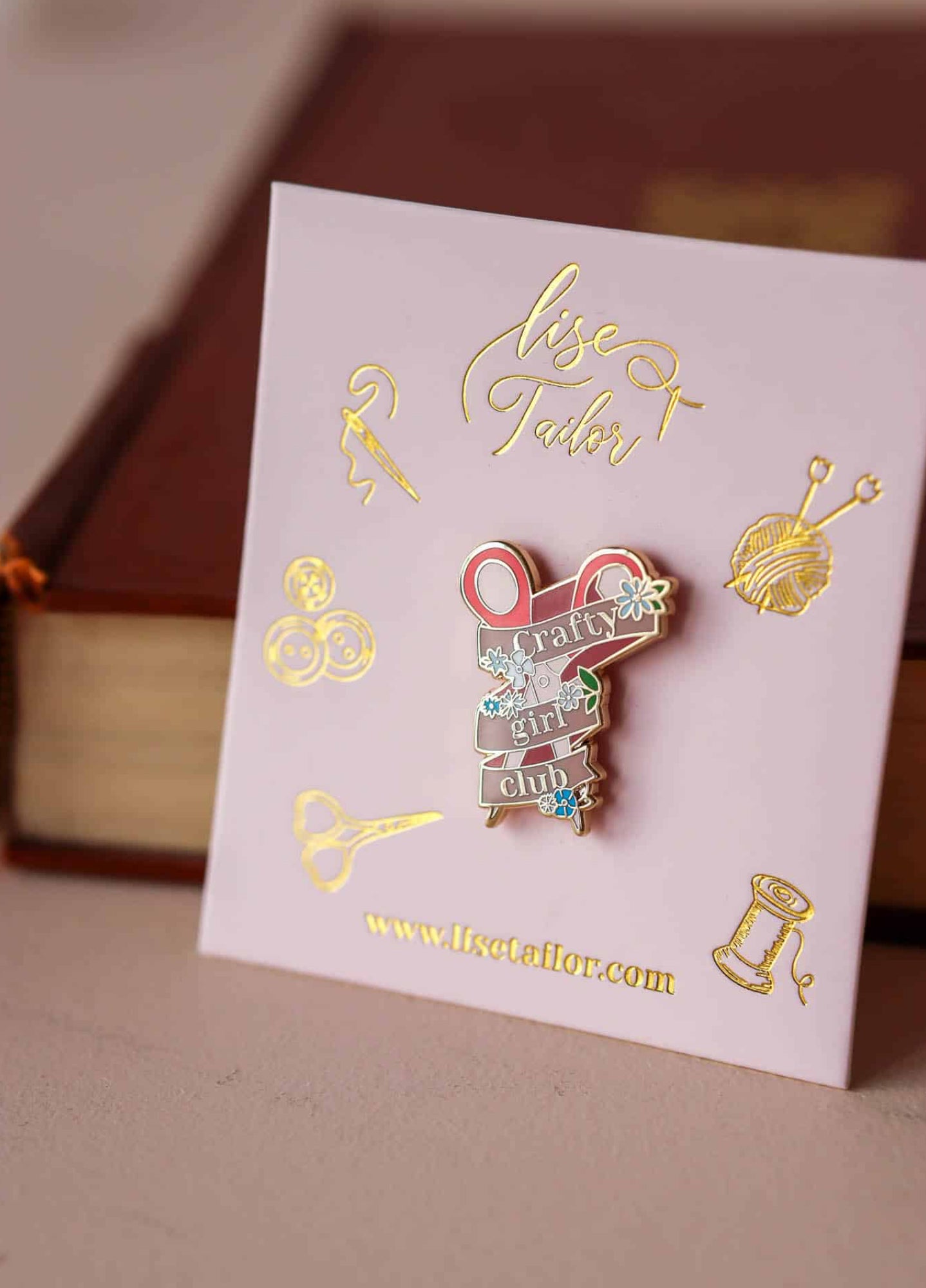 Lise Tailor - Crafty Girl Club Pin