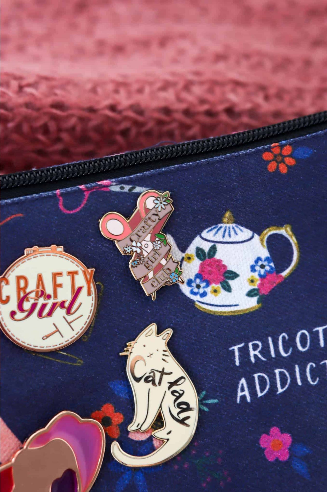 Lise Tailor - Crafty Girl Club Pin