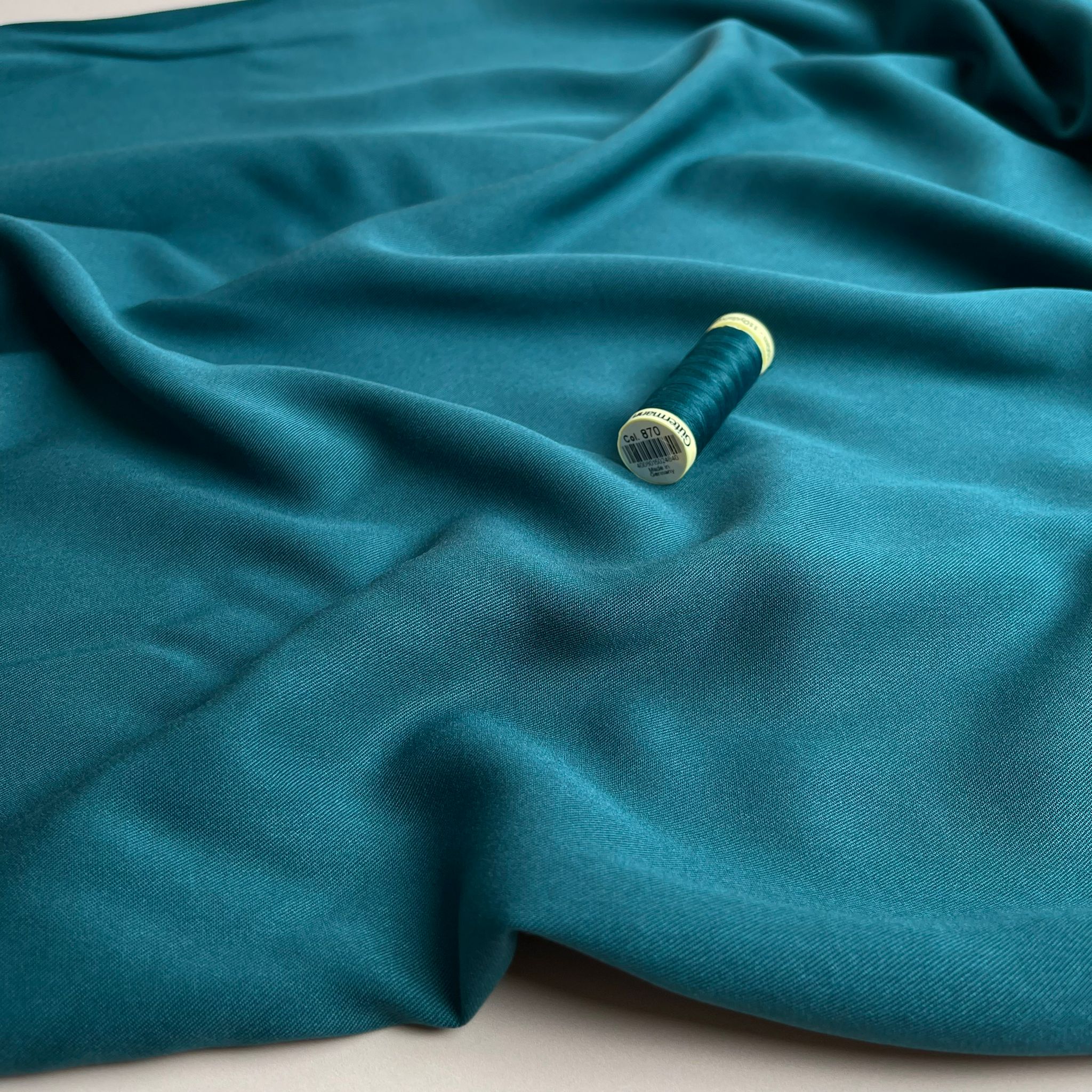 REMNANT 0.38 Grandeur Petrol Viscose Twill Dress Fabric