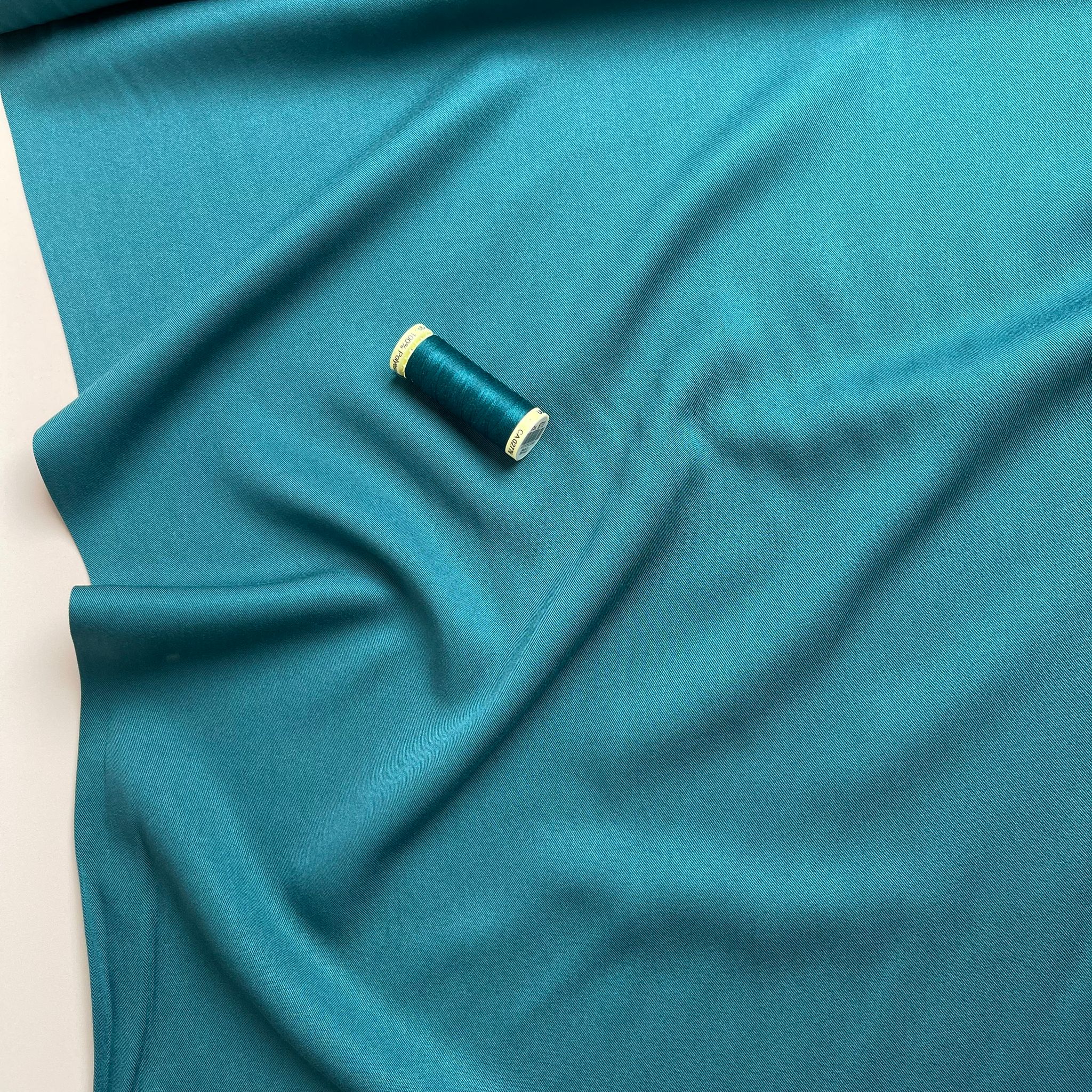 REMNANT 0.38 Grandeur Petrol Viscose Twill Dress Fabric