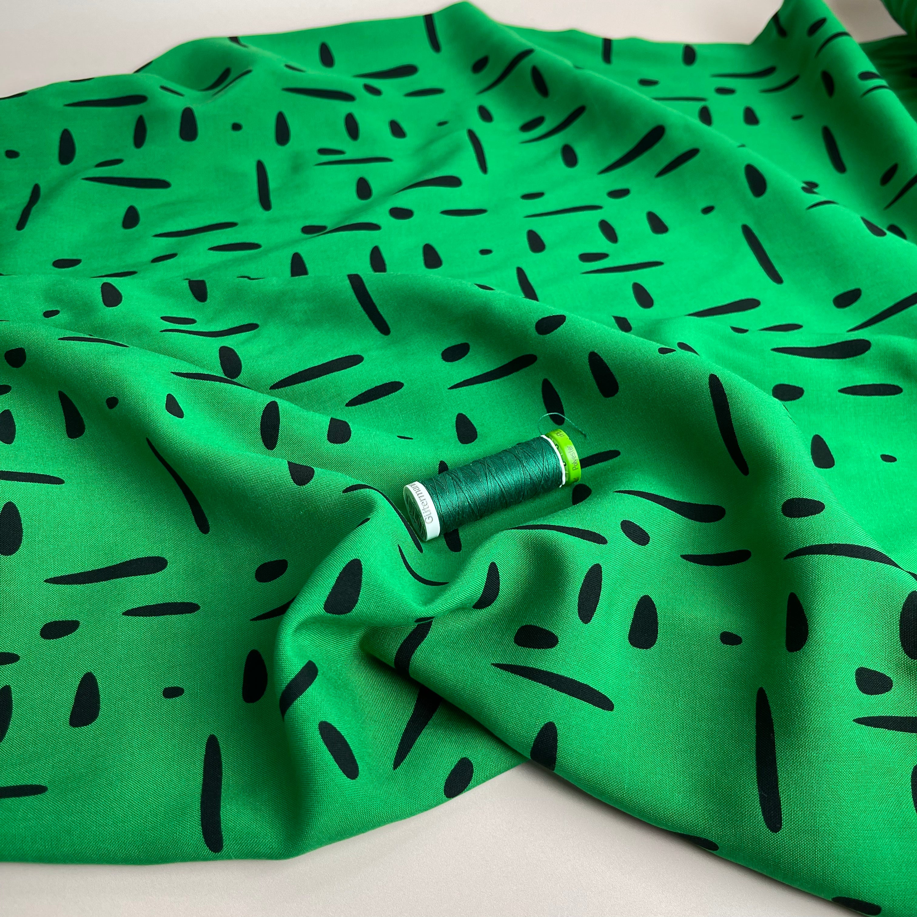 REMNANT 0.2 Metre - Fibre Mood Dashes and Dots Green ECOVERO™ Viscose