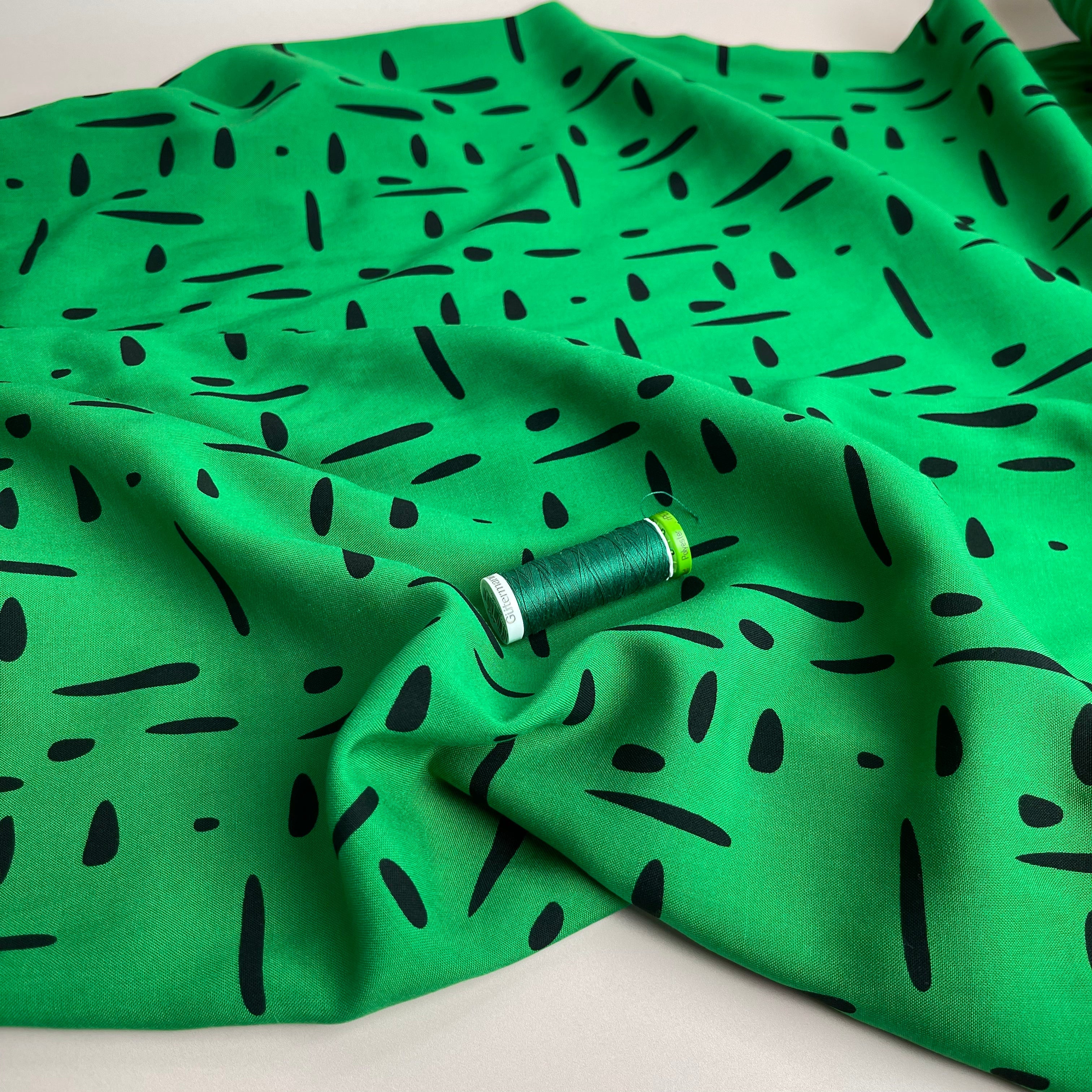 REMNANT 2.51 Metres - Fibre Mood Dashes and Dots Green ECOVERO™ Viscose