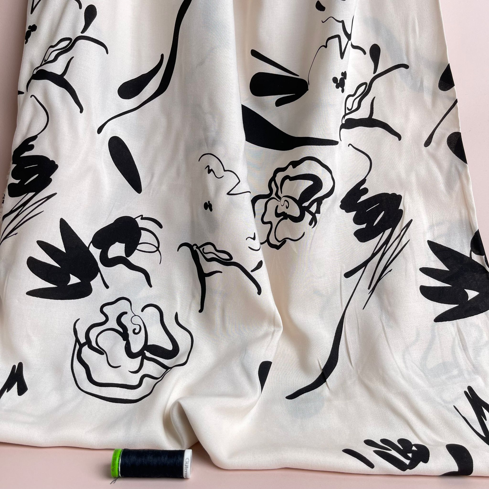 Fibre Mood Floral Outline on White ECOVERO™ Viscose