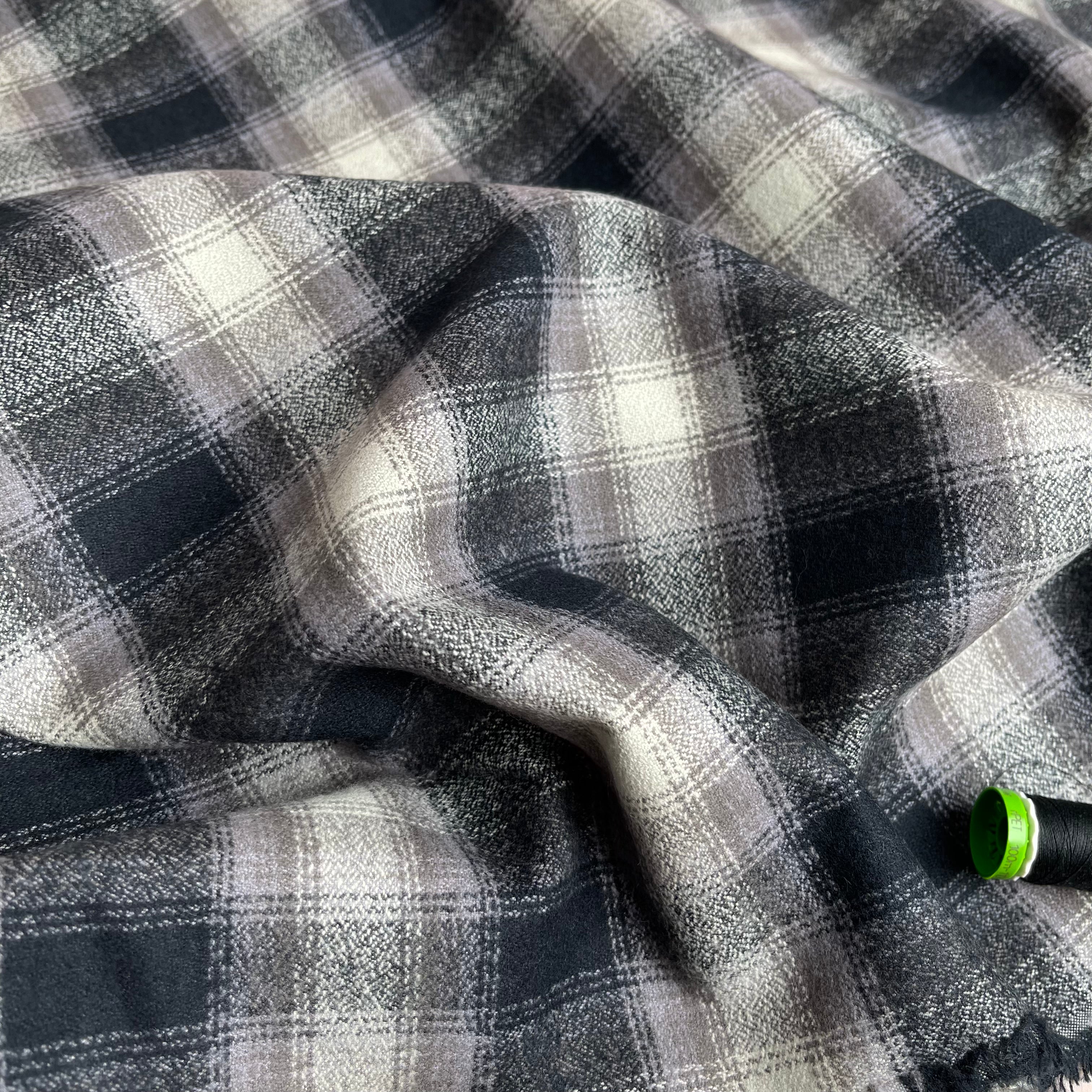 REMNANT 1.2 Metres - Grey Mammoth Cotton Flannel