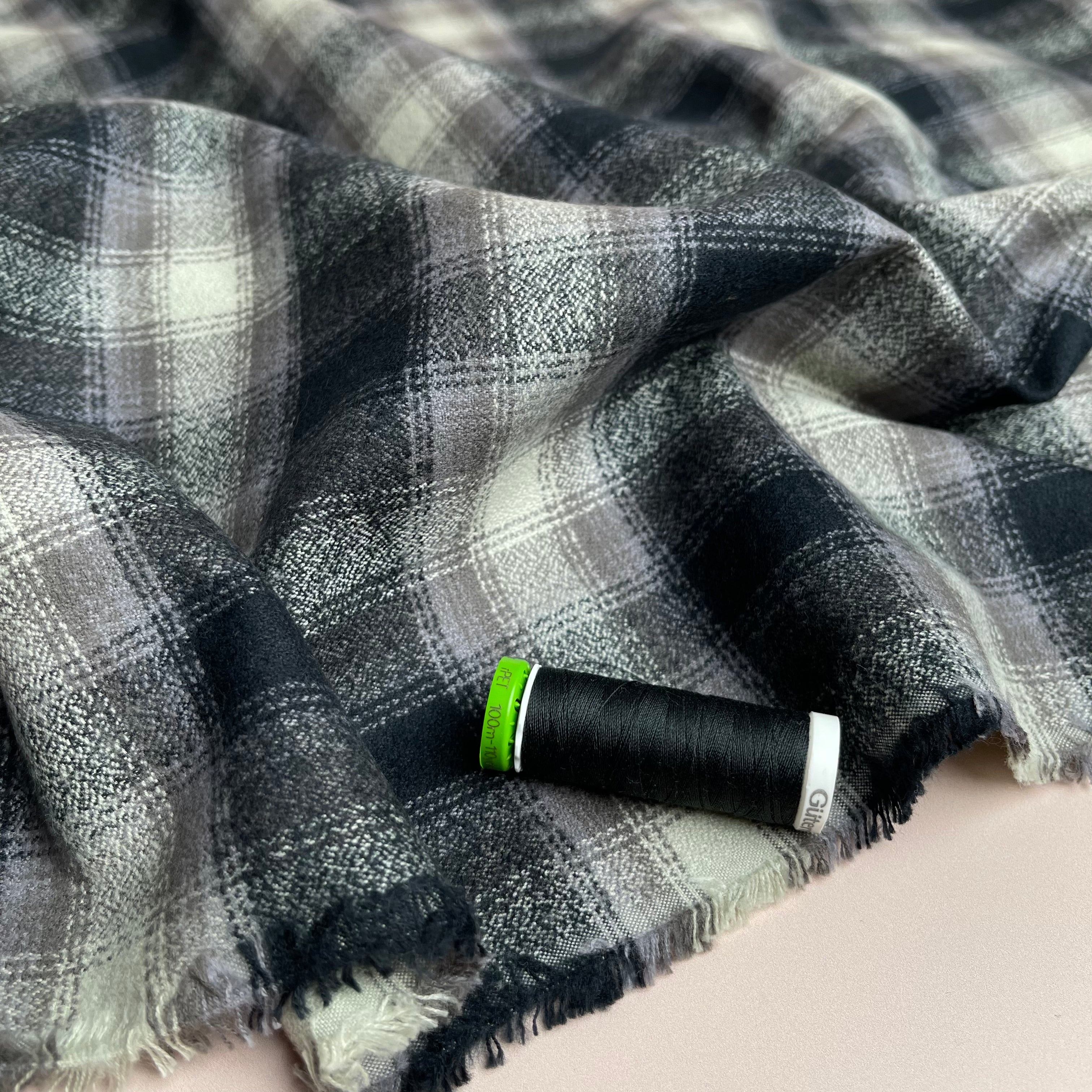 REMNANT 1.2 Metres - Grey Mammoth Cotton Flannel