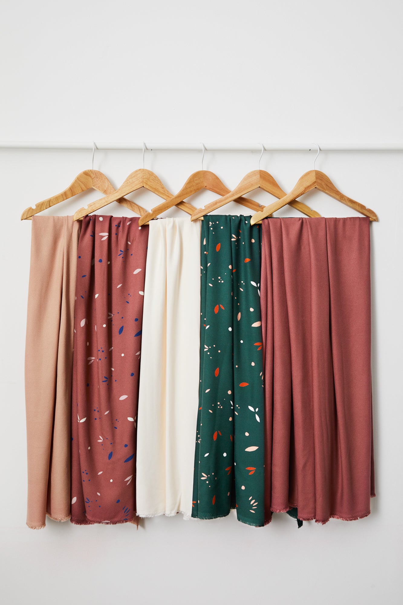 Mind The MAKER - Petals Rose ECOVERO™ Vera Crepe Fabric