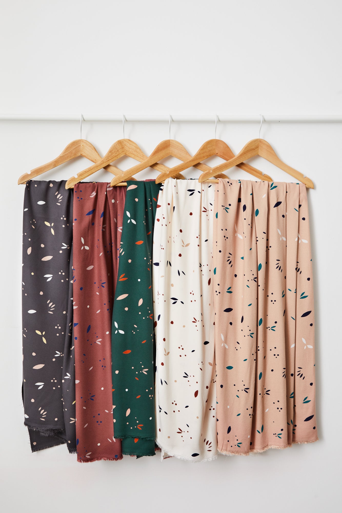 Mind The MAKER - Petals Rose ECOVERO™ Vera Crepe Fabric