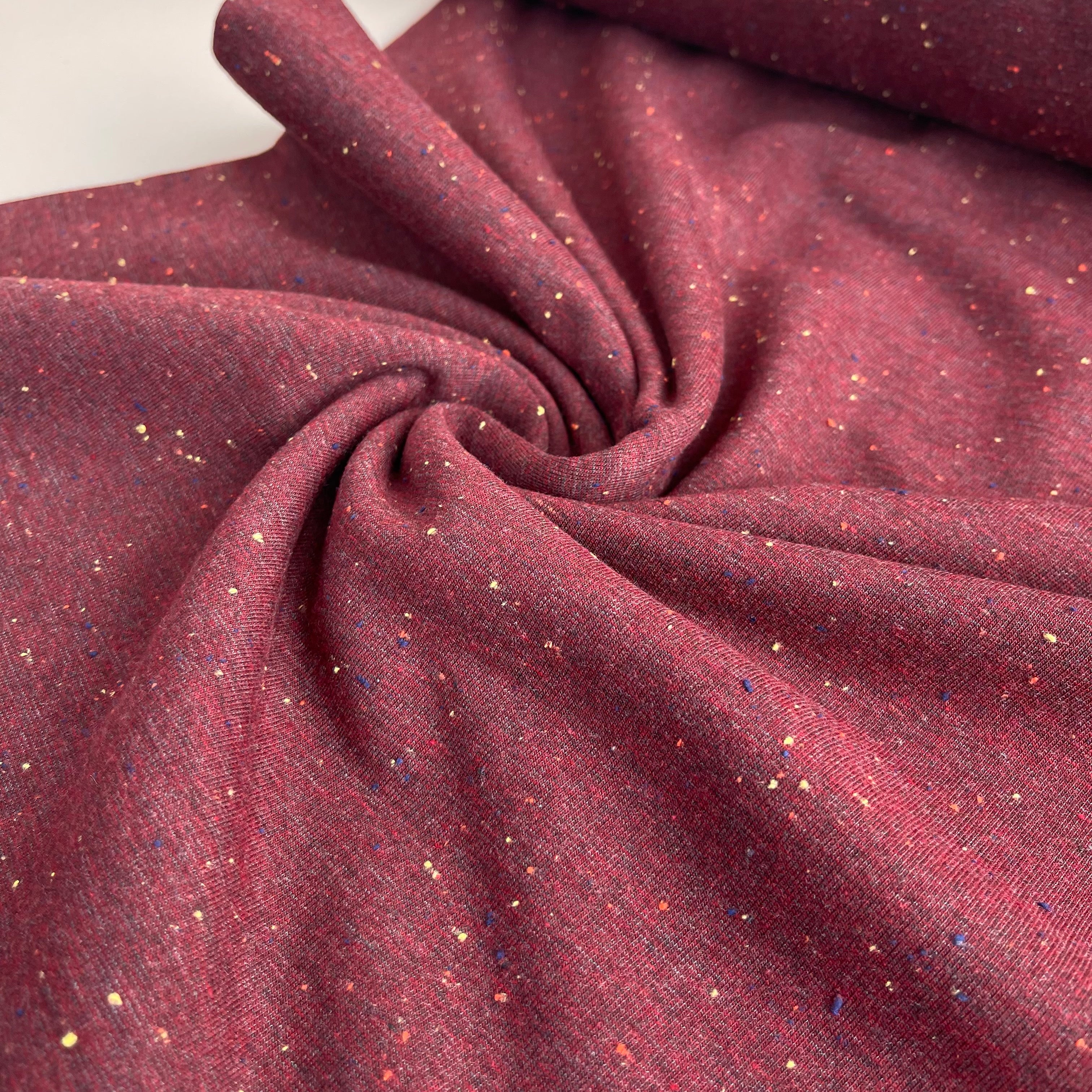 Cosy Colours in Bordeaux with multi Flecks Sweat-Shirting
