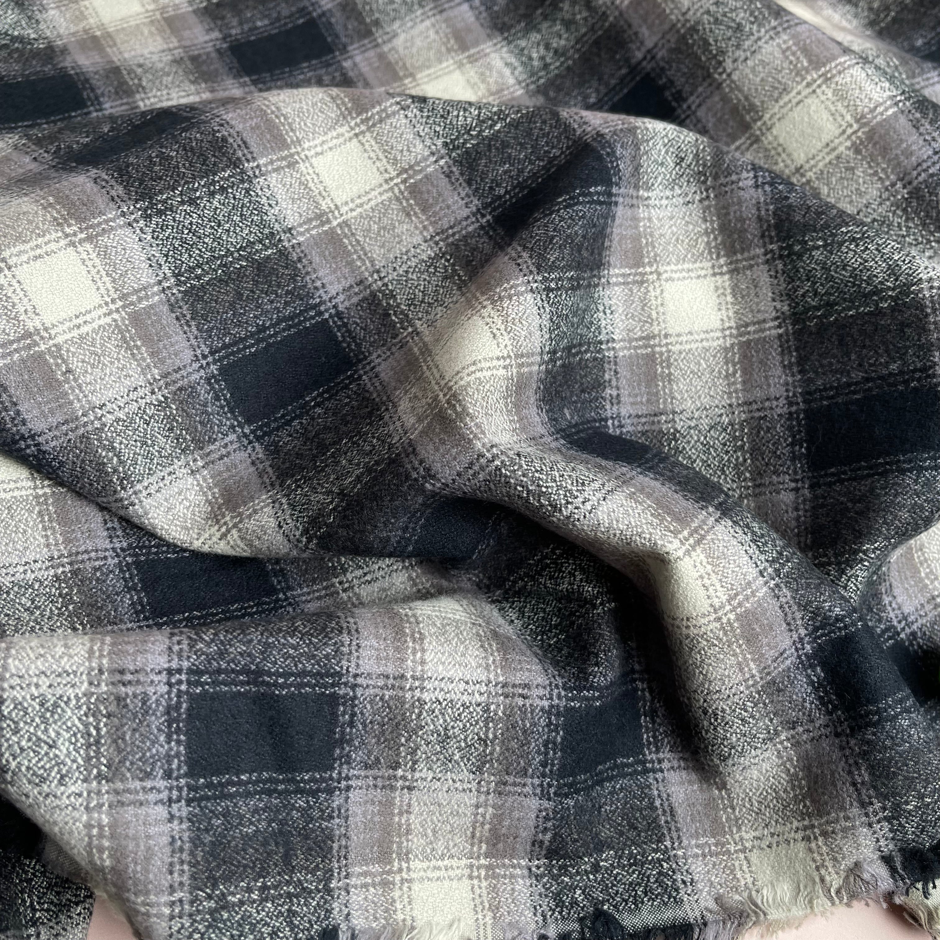 REMNANT 1.2 Metres - Grey Mammoth Cotton Flannel
