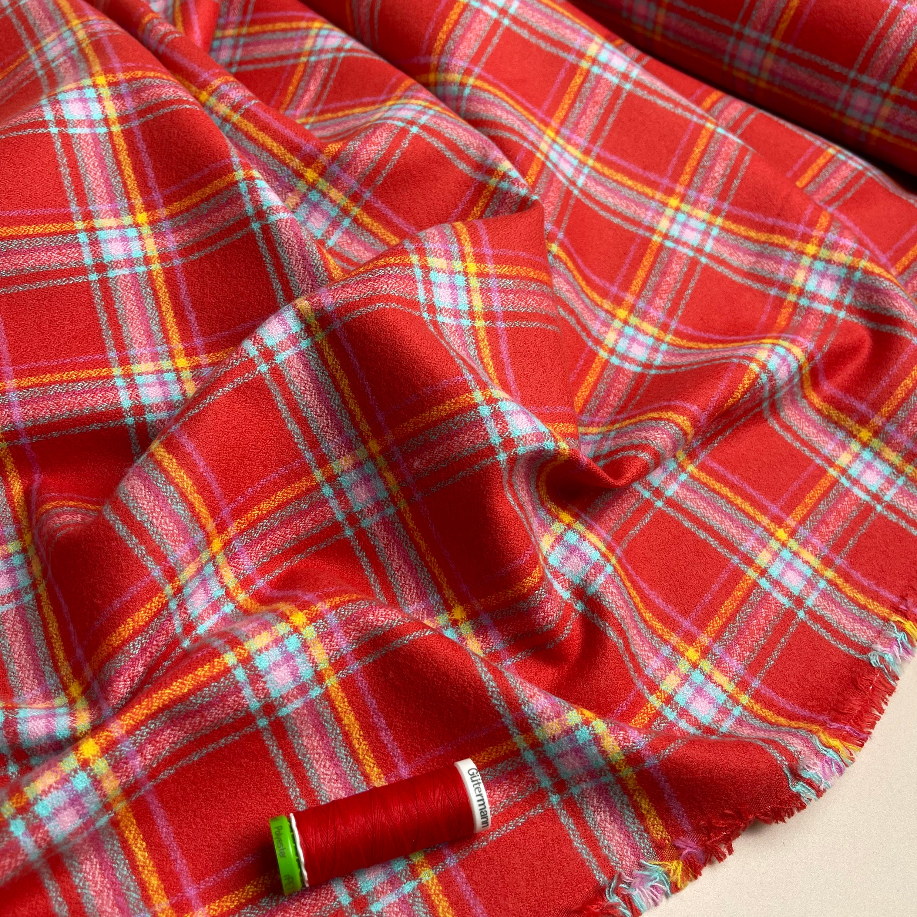REMNANT 2.21 Metres - Strawberry Mammoth Junior Cotton Flannel