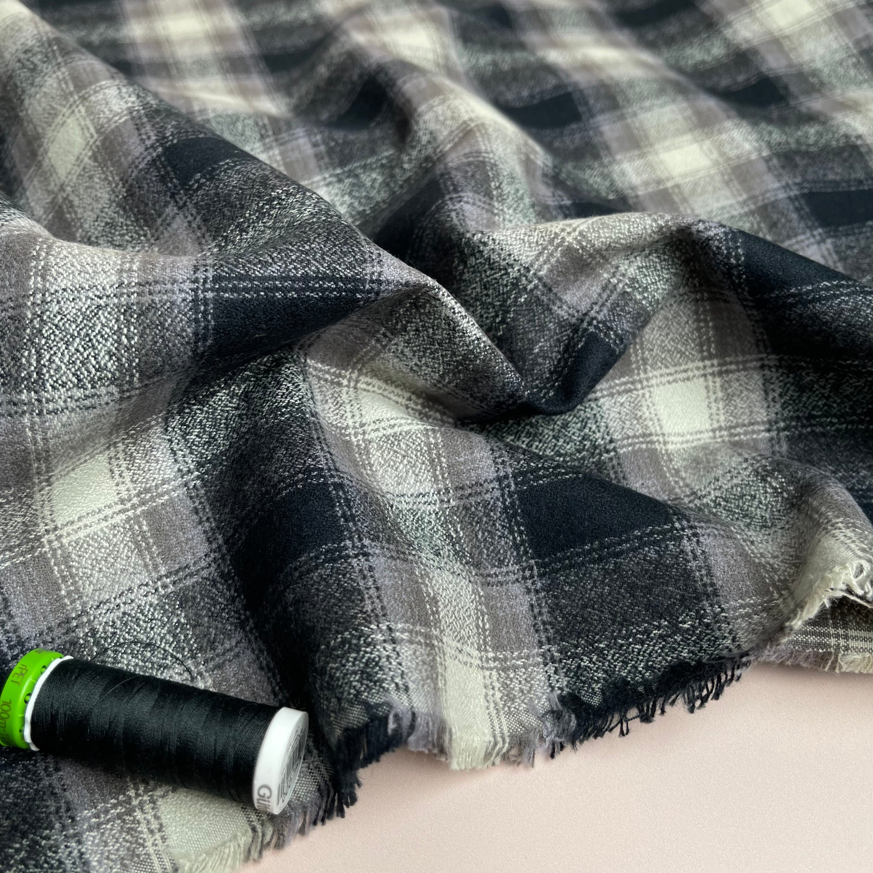 REMNANT 1.2 Metres - Grey Mammoth Cotton Flannel