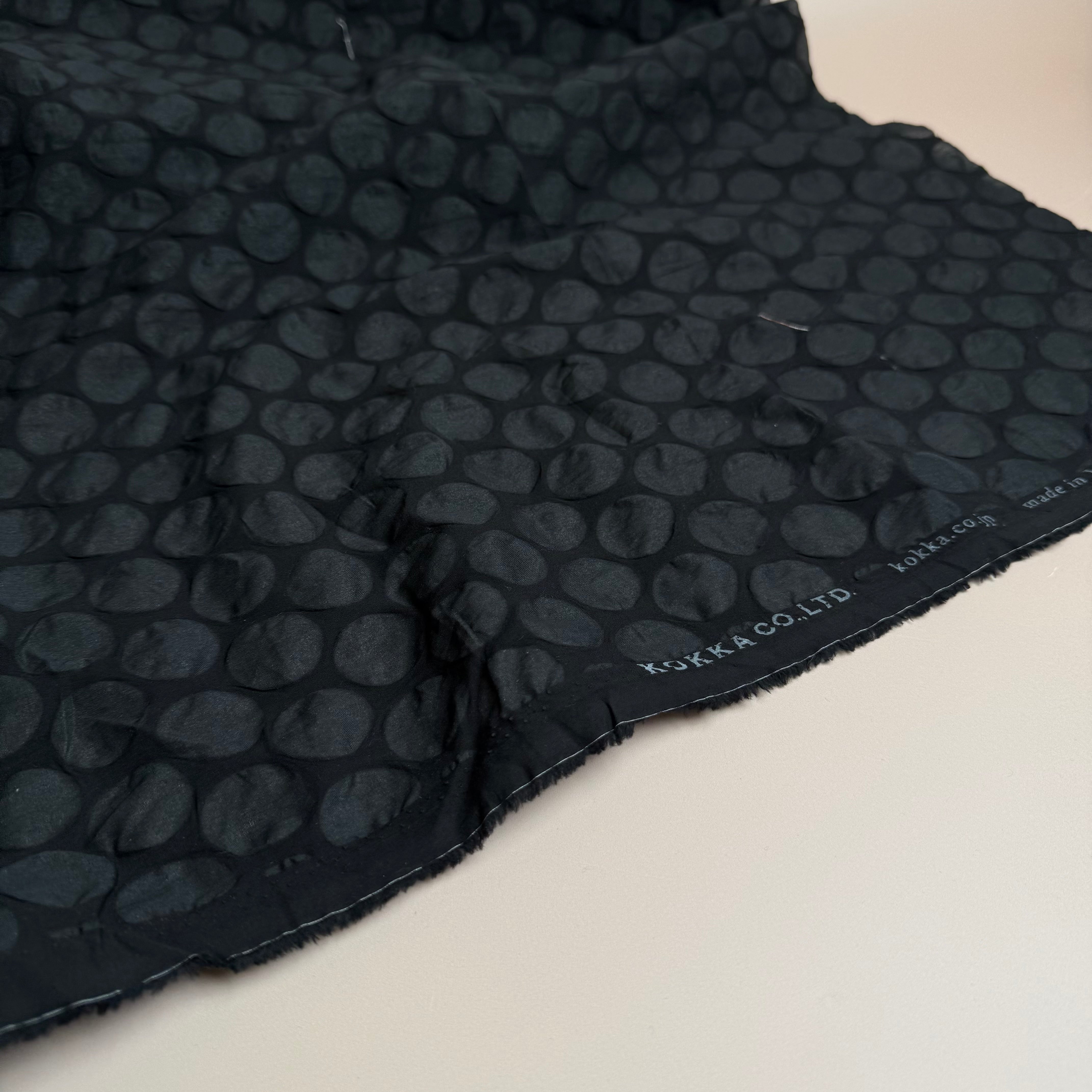 Kokka - Textured Circles Ripple Cotton Lawn in Black
