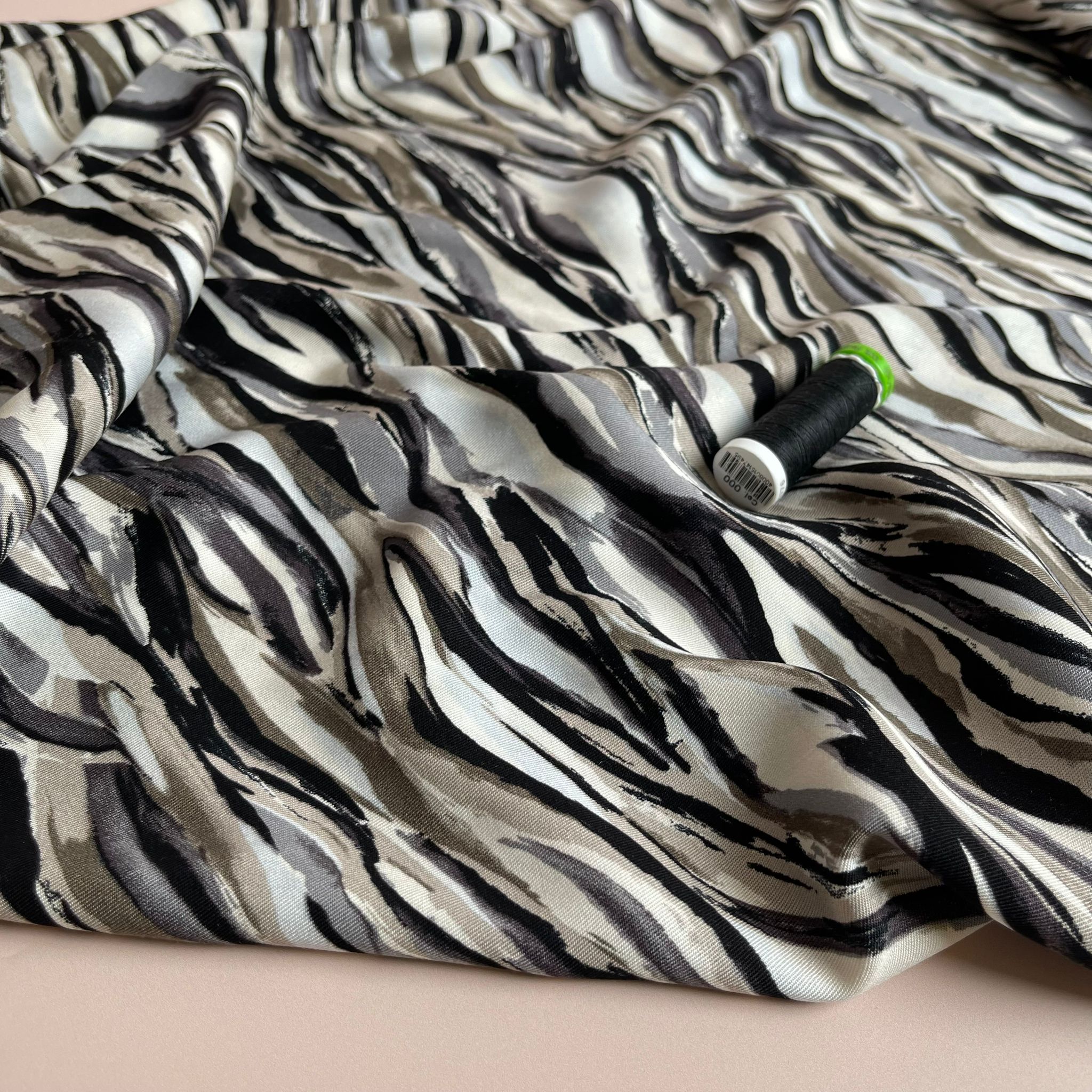 REMNANT 2.35 Metres - Waves in Grey Viscose Twill Fabric