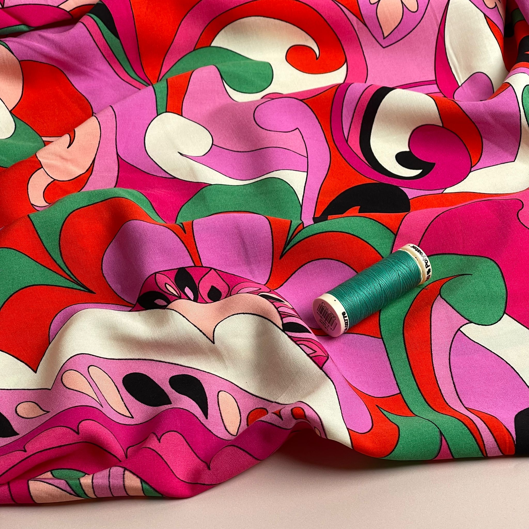 REMNANT 0.42 Metre - Retro Floral in Fuchsia Viscose Poplin Fabric