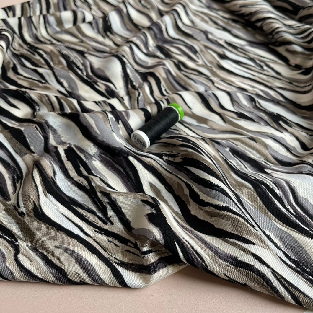 REMNANT 2.35 Metres - Waves in Grey Viscose Twill Fabric