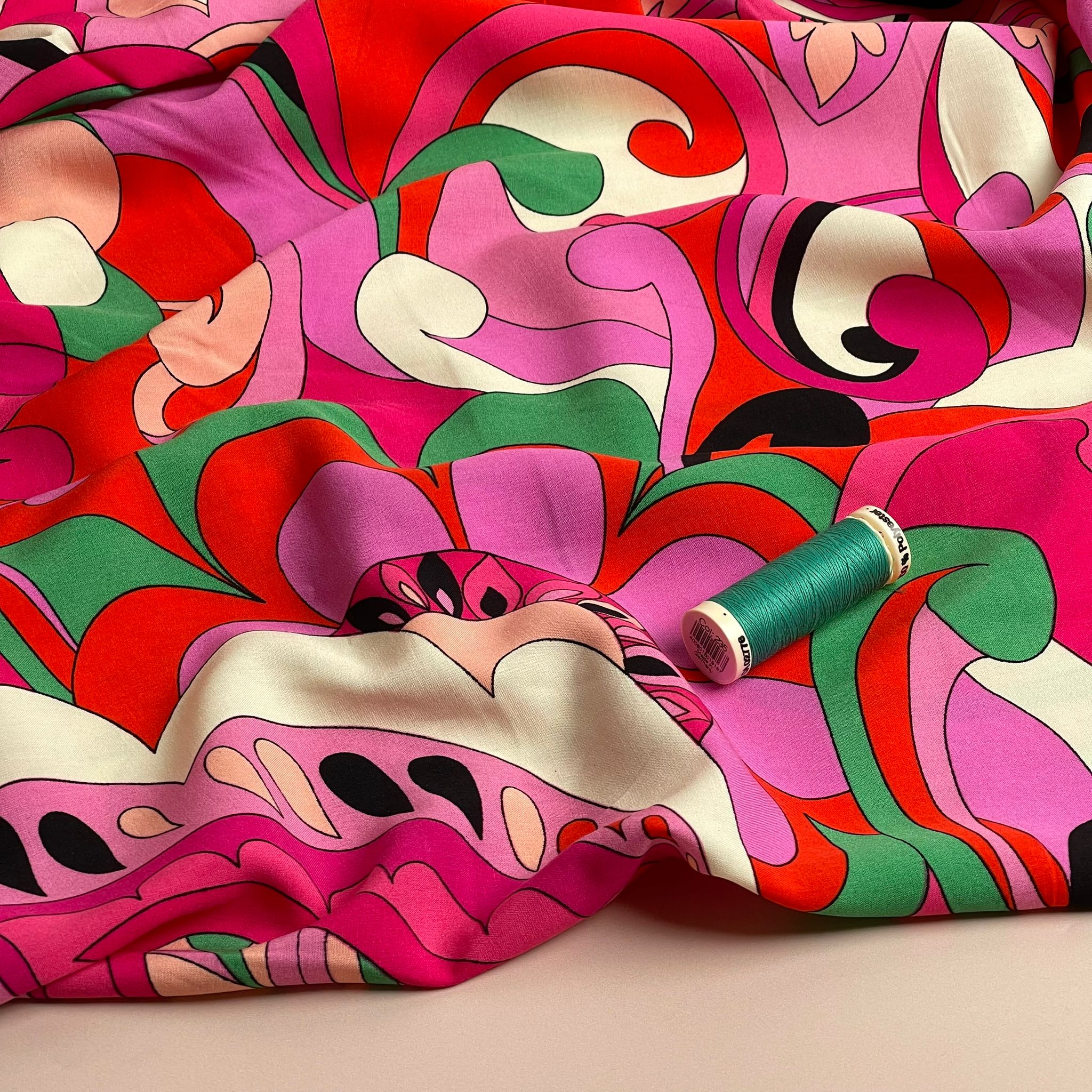 REMNANT 0.42 Metre - Retro Floral in Fuchsia Viscose Poplin Fabric