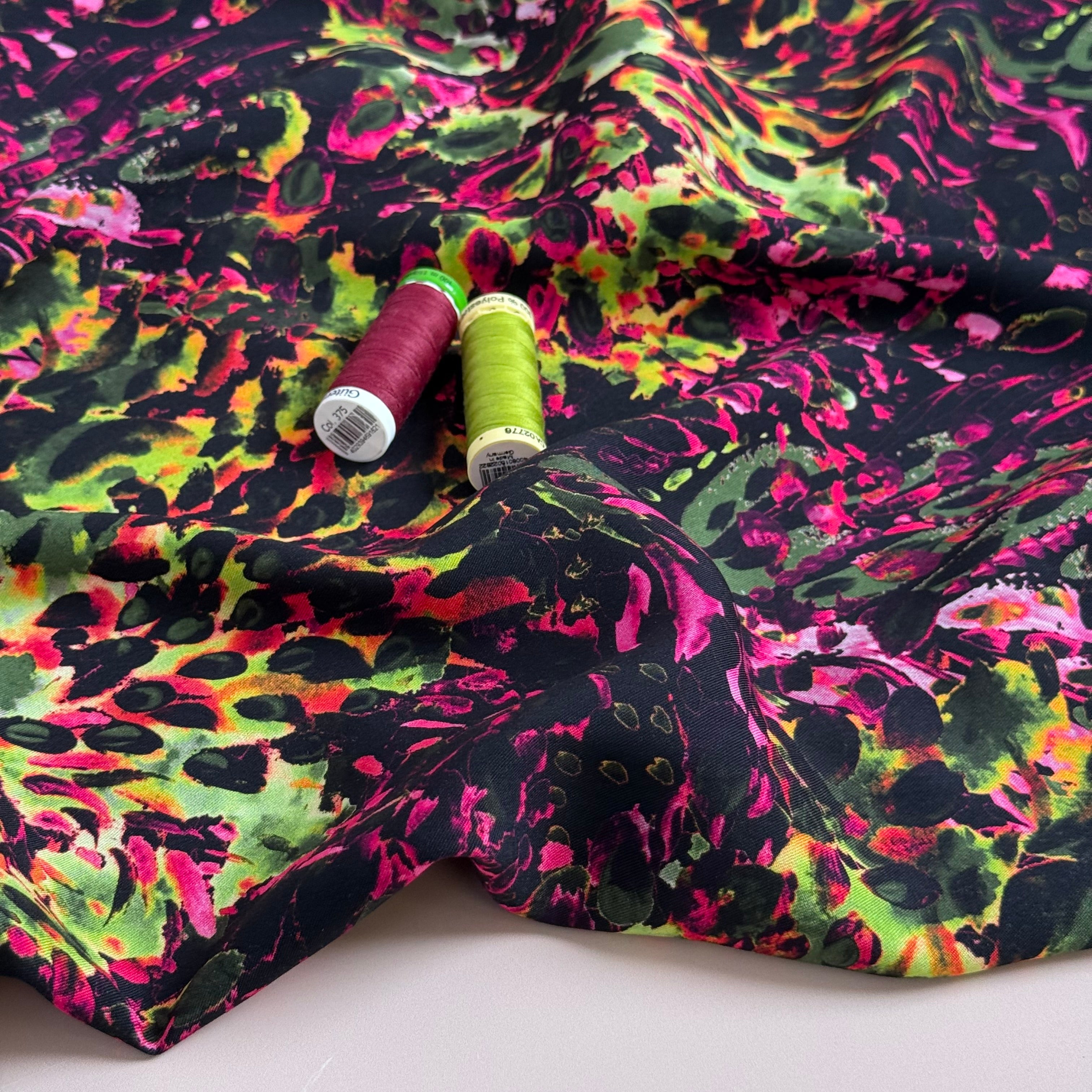 Scattered Abstract Flowers Viscose Twill with LENZING™ ECOVERO™ fibres