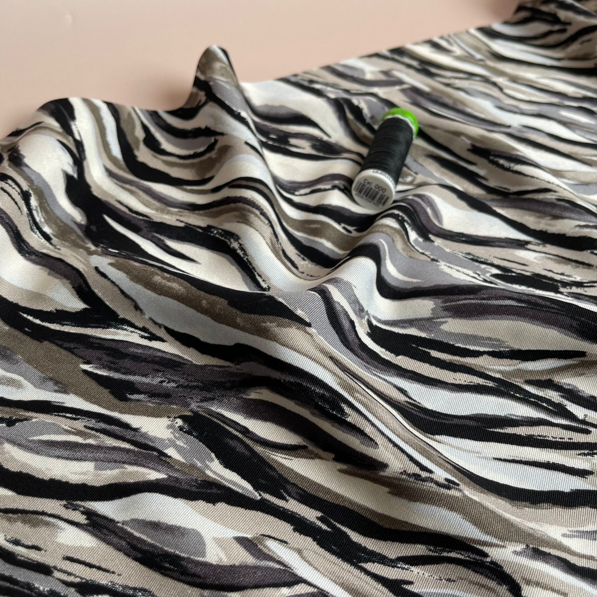 REMNANT 2.35 Metres - Waves in Grey Viscose Twill Fabric