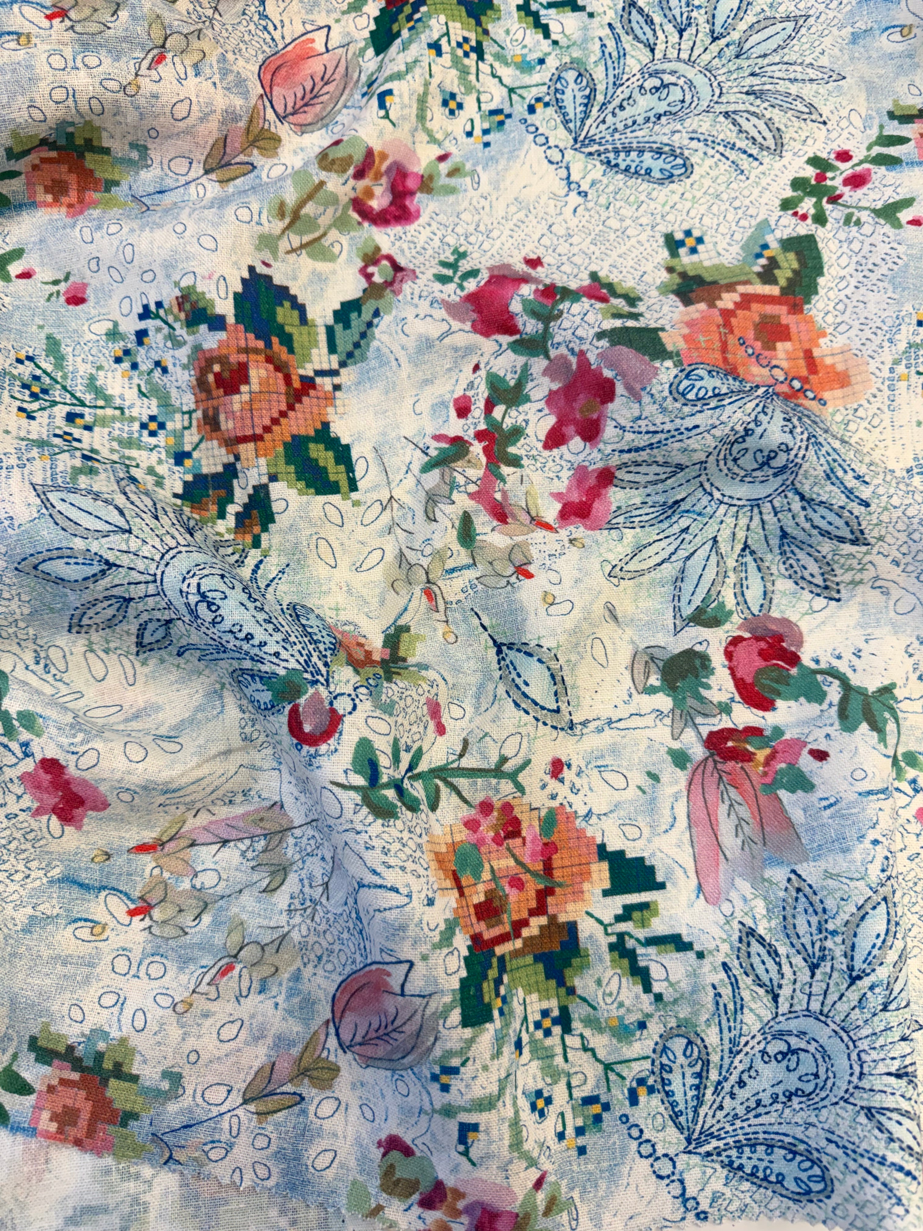 PRE-ORDER (arriving at the end of May) - Vintage Lace Linen Viscose Blend Fabric