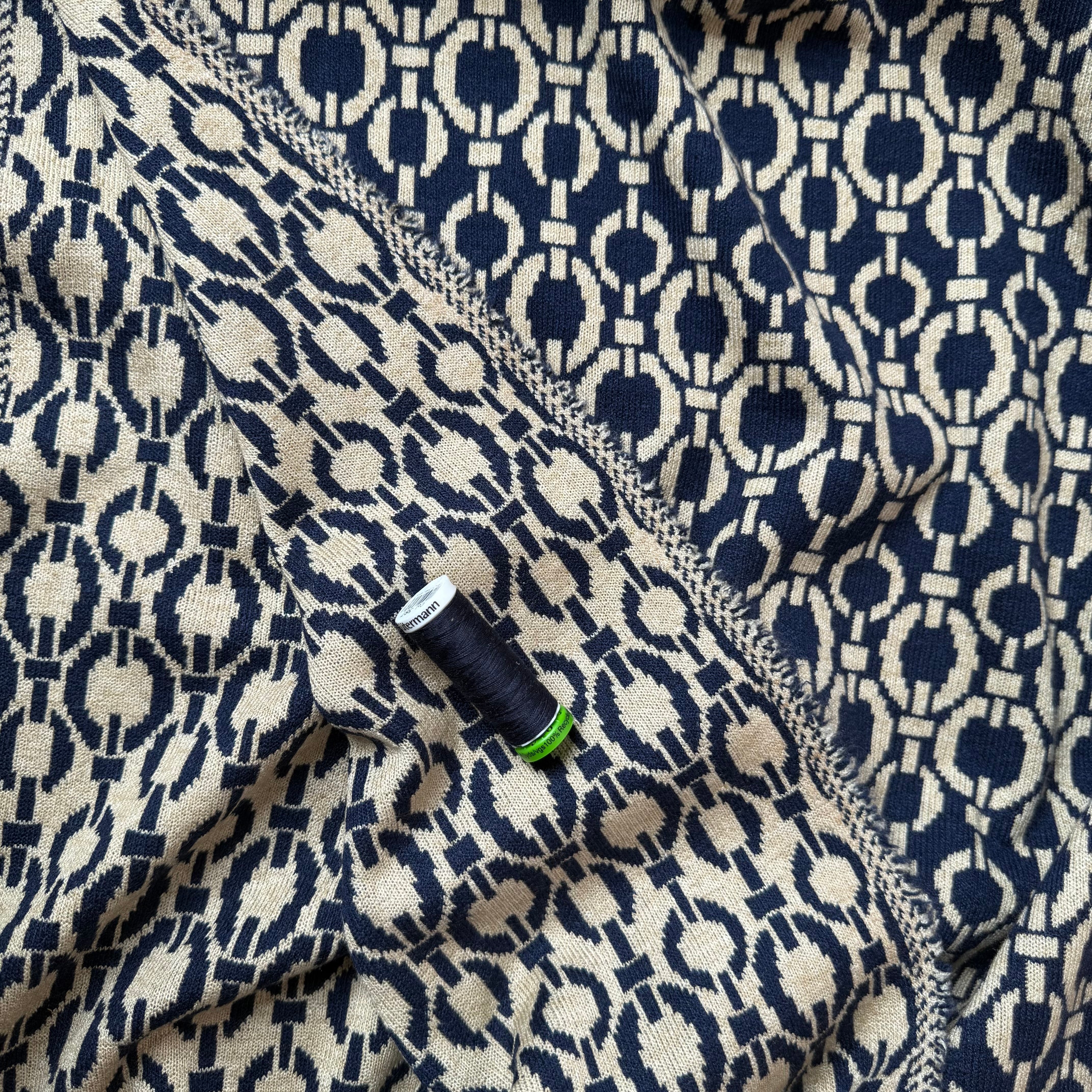 Chain Loops Yarn Dyed Viscose Blend Jacquard Knit in Navy