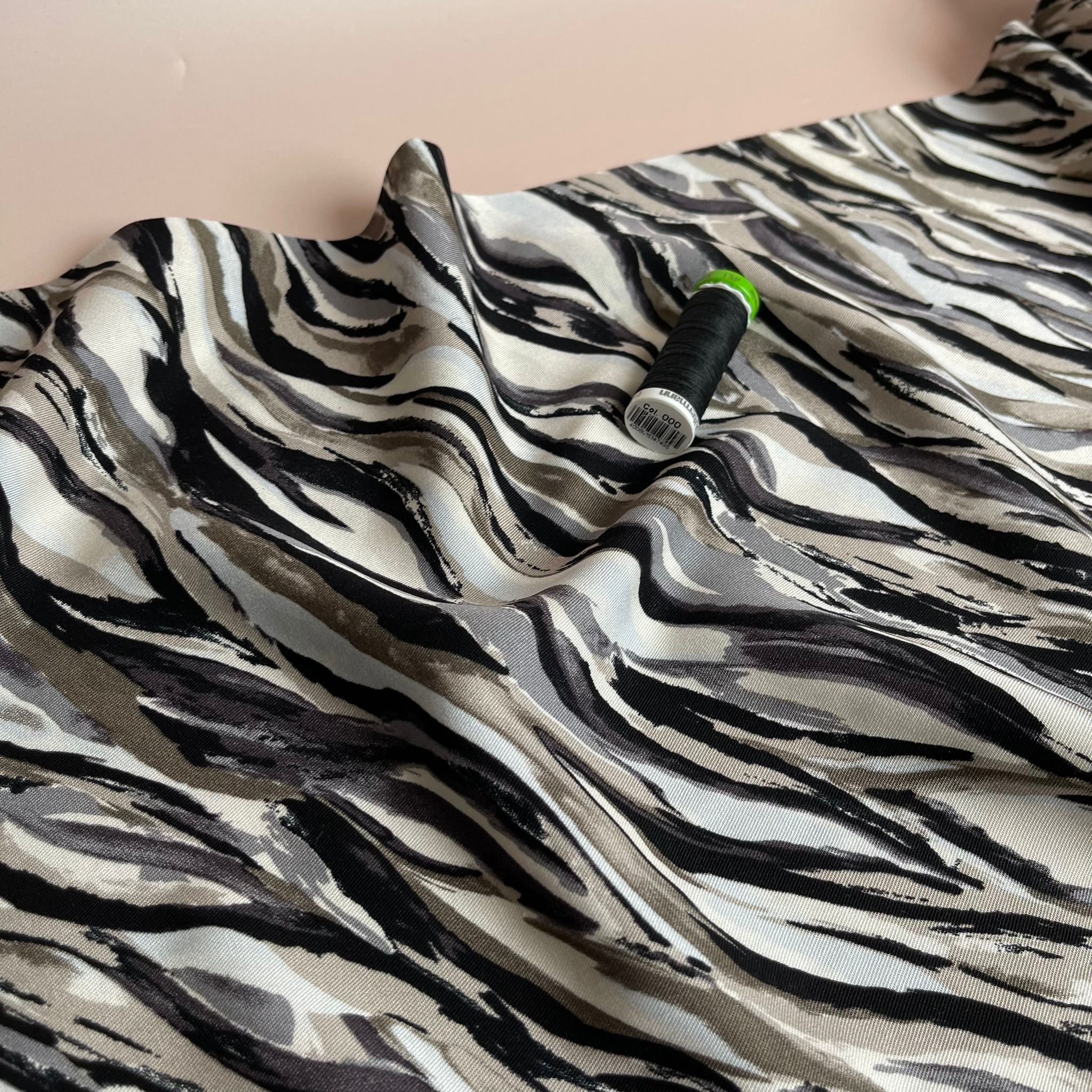 REMNANT 2.35 Metres - Waves in Grey Viscose Twill Fabric