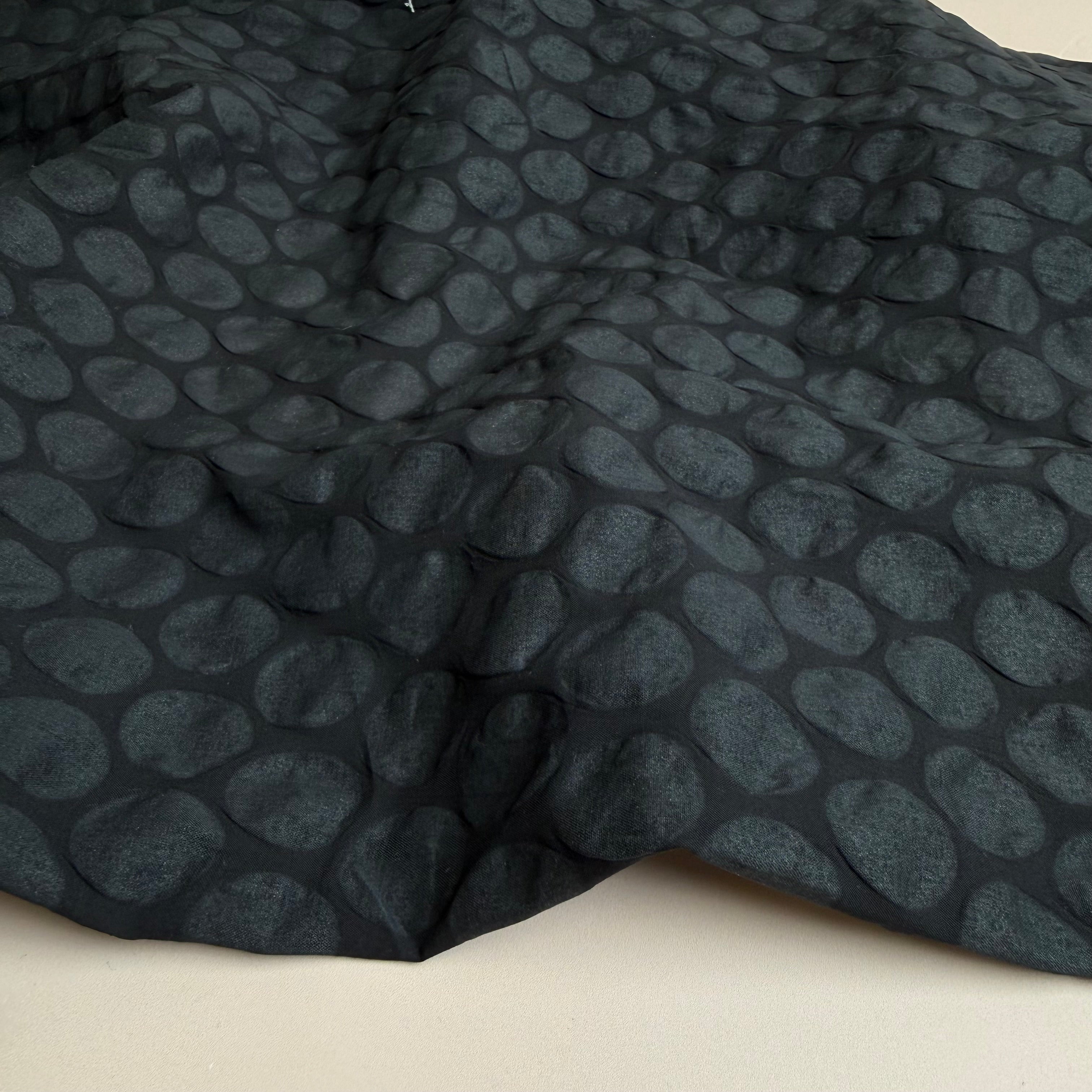 Kokka - Textured Circles Ripple Cotton Lawn in Black
