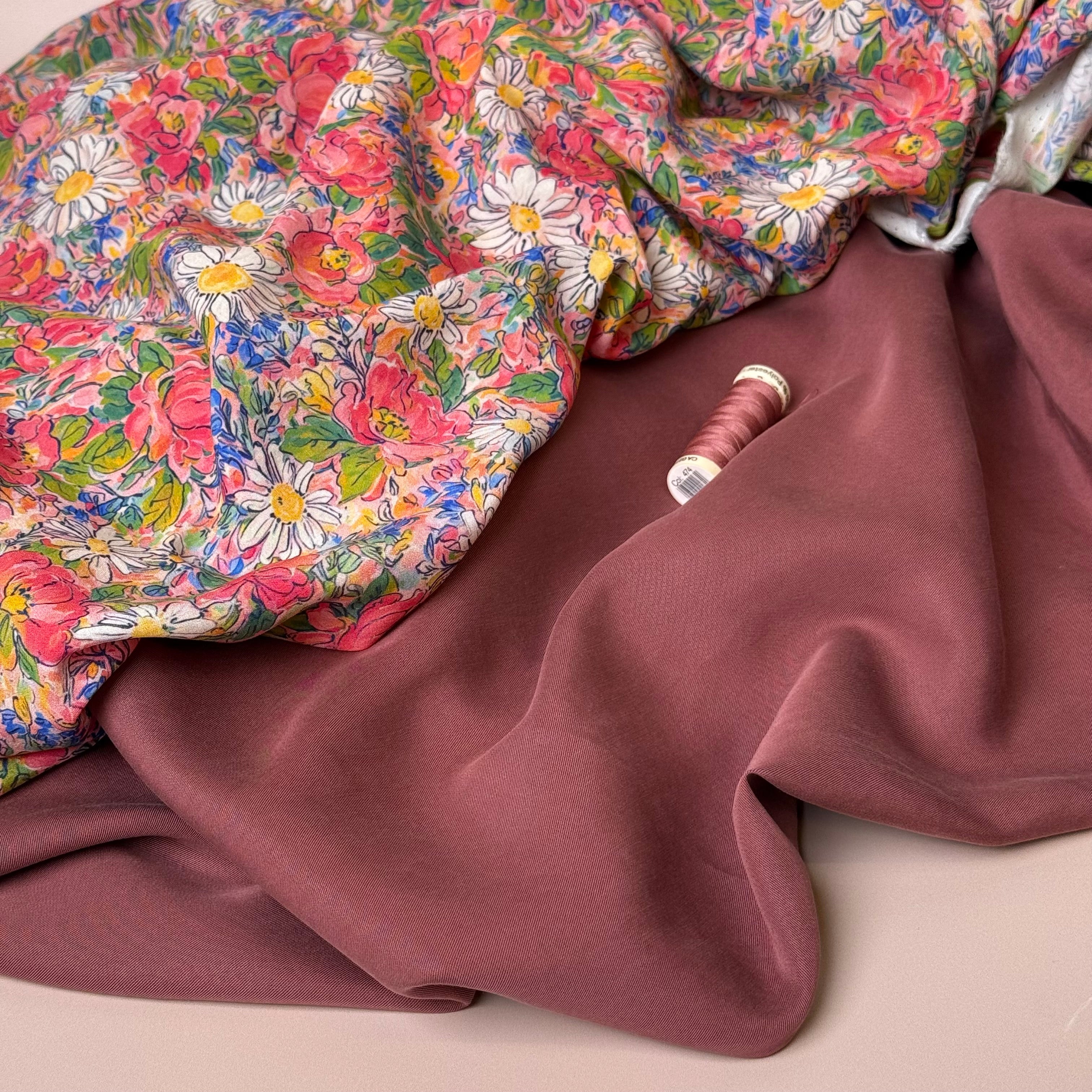 Daisies in Field LENZING™ ECOVERO™ Viscose Fabric