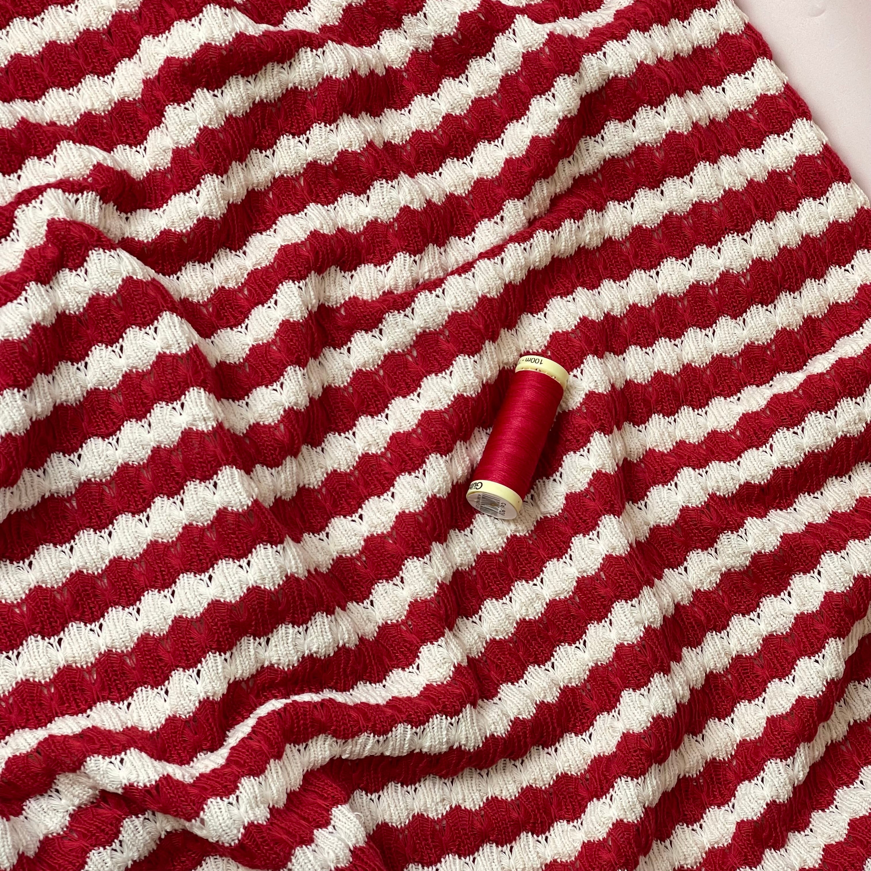 Summer Knitted Jacquard in Red & Off-White Stripes