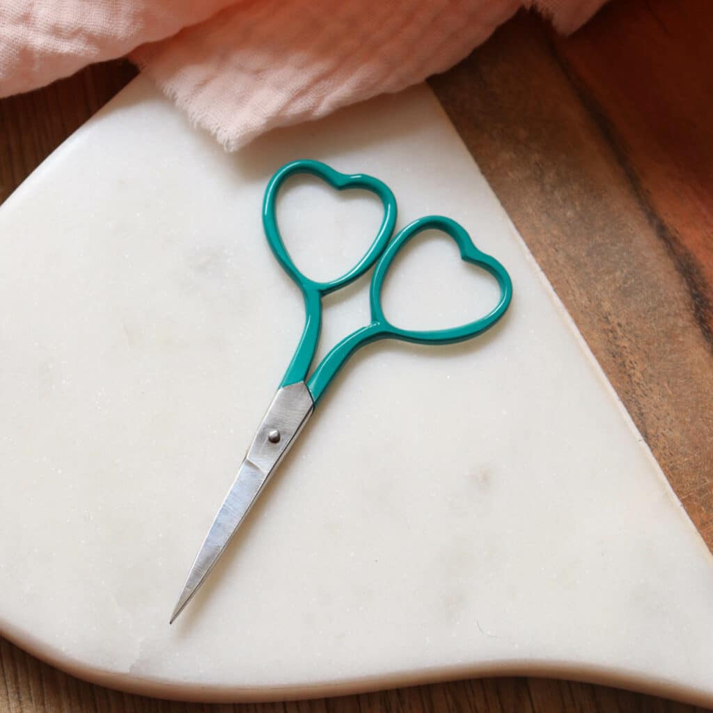 Lise Tailor - Heart Embroidery Scissors