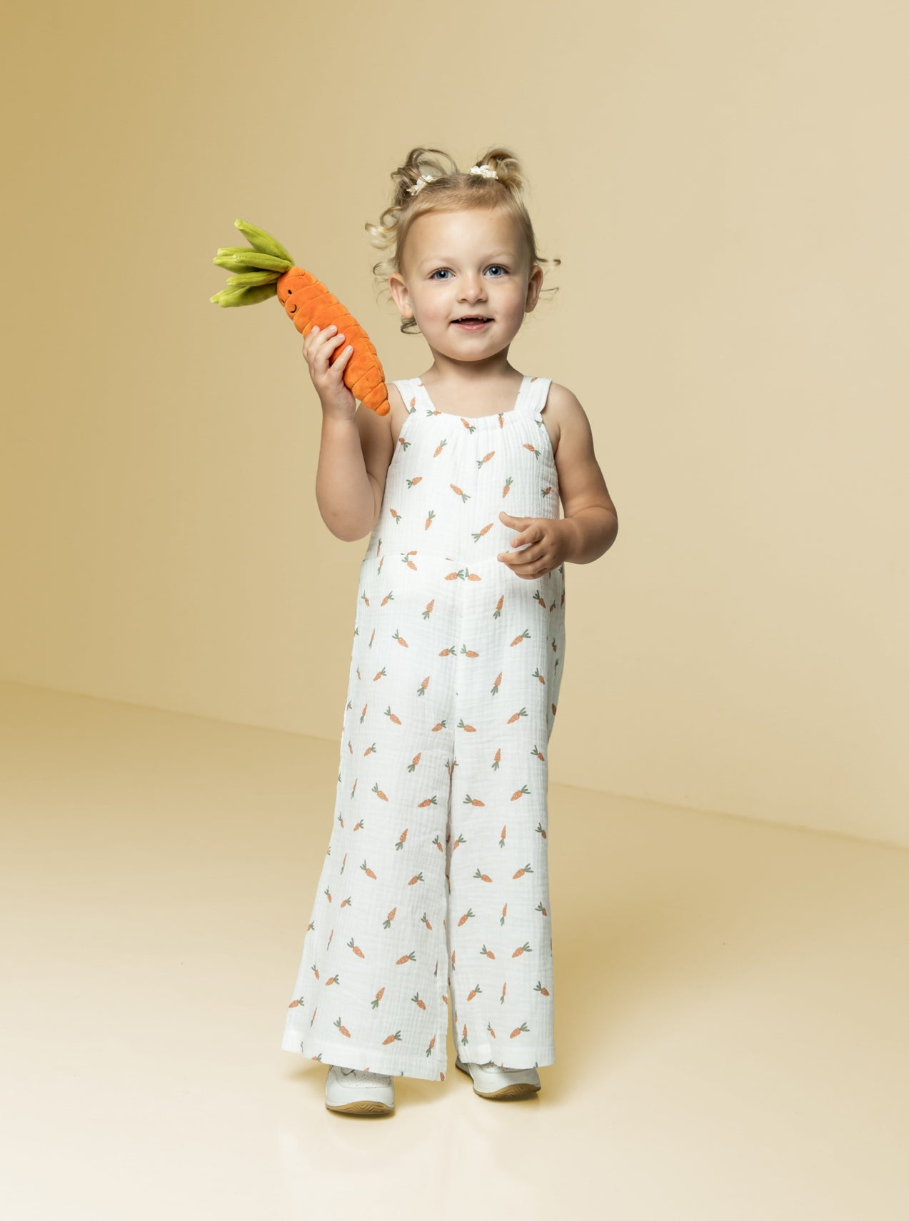 Cute Carrots Off-White Cotton Double Gauze