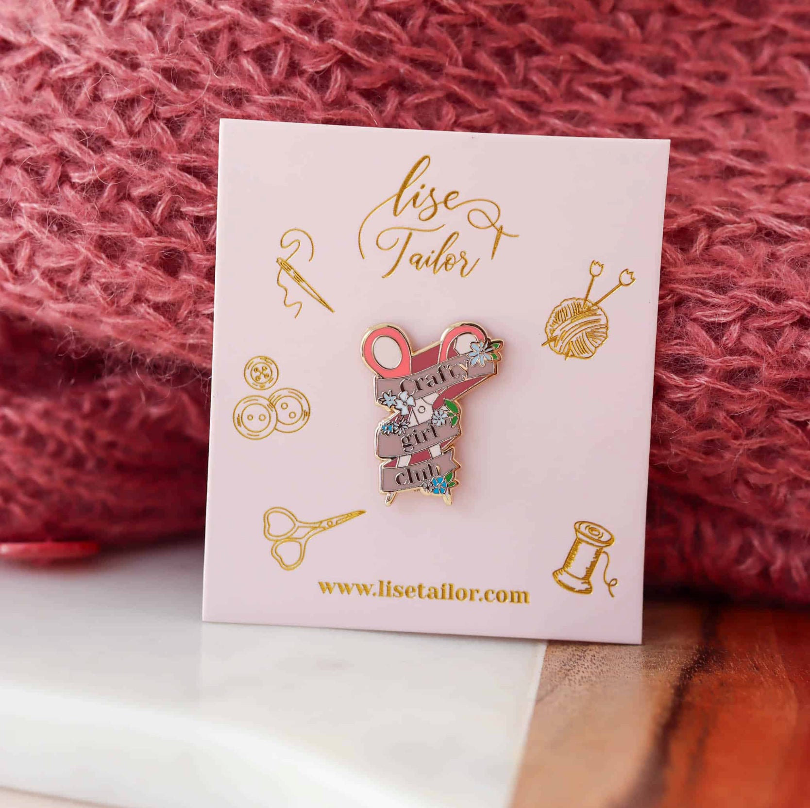 Lise Tailor - Crafty Girl Club Pin