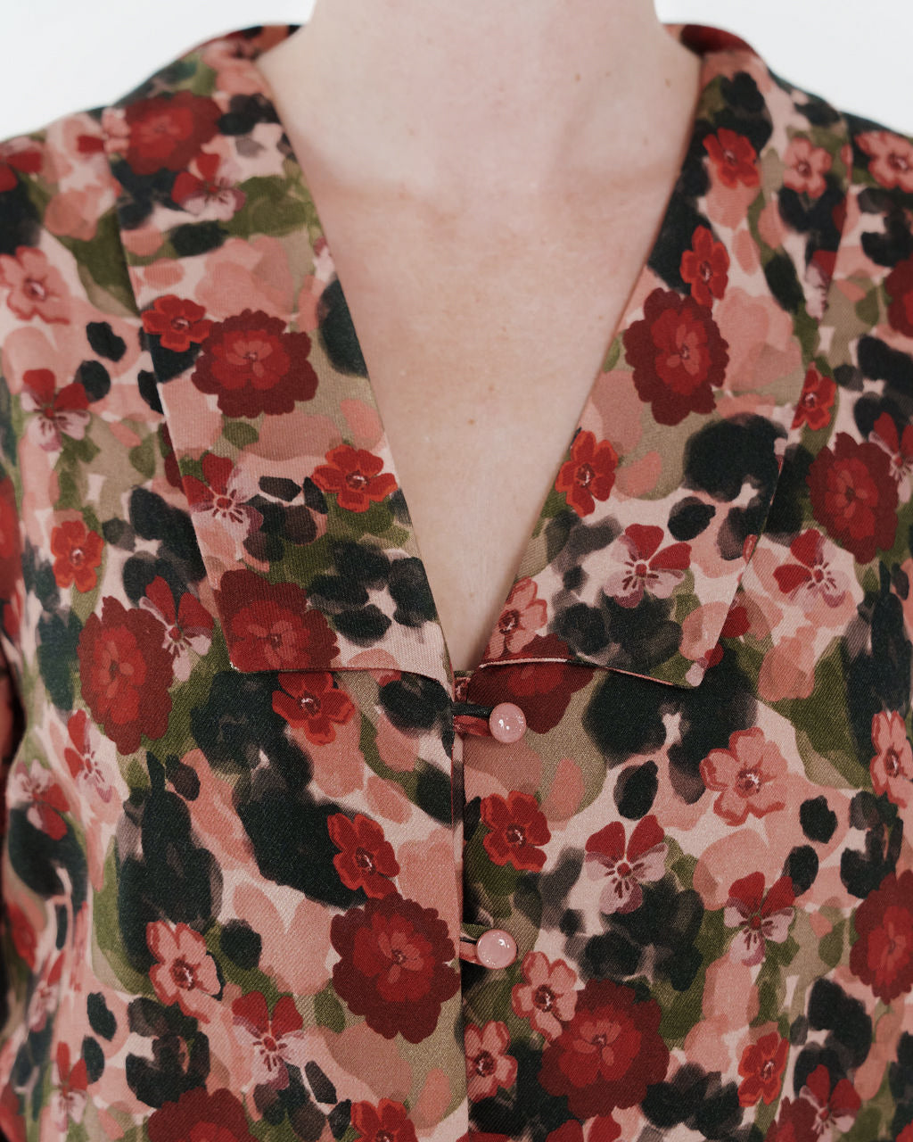 Lise Tailor - Flower Drips Viscose Twill Fabric