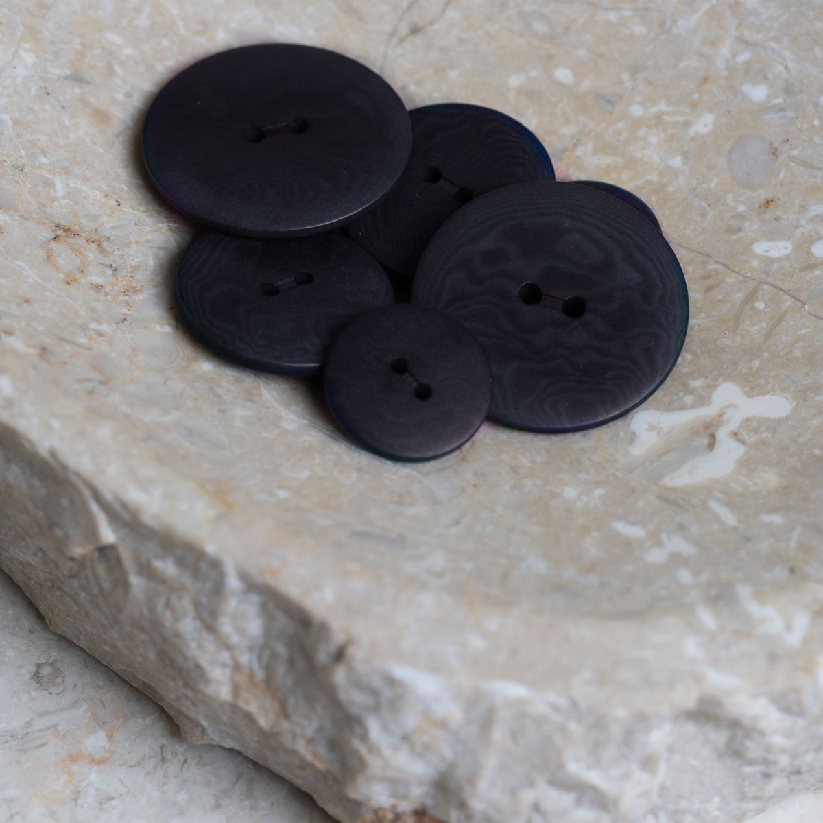 Atelier Brunette - Palm Buttons - Night / Deep Charcoal 20mm