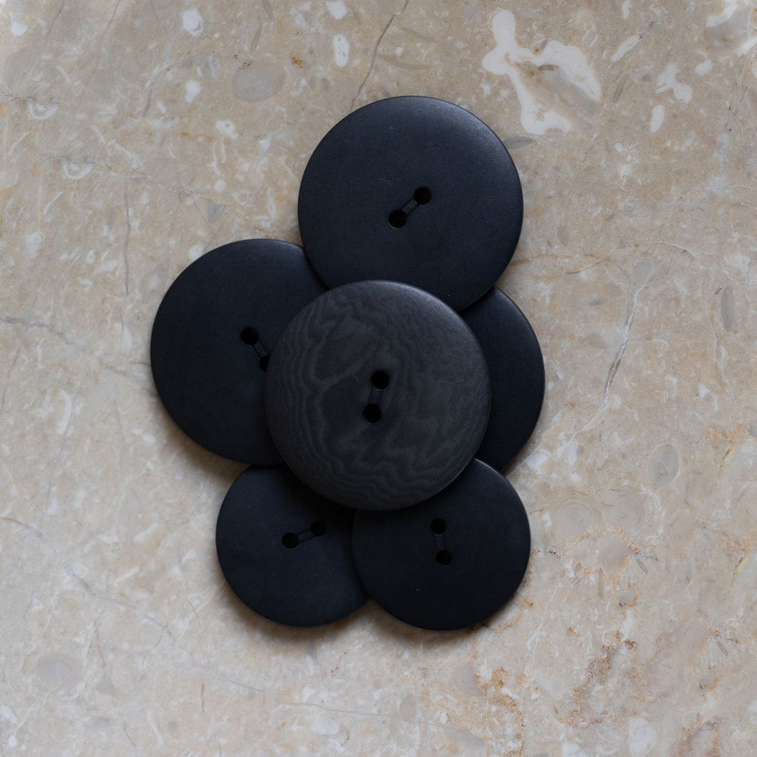 Atelier Brunette - Palm Buttons - Night / Deep Charcoal 20mm