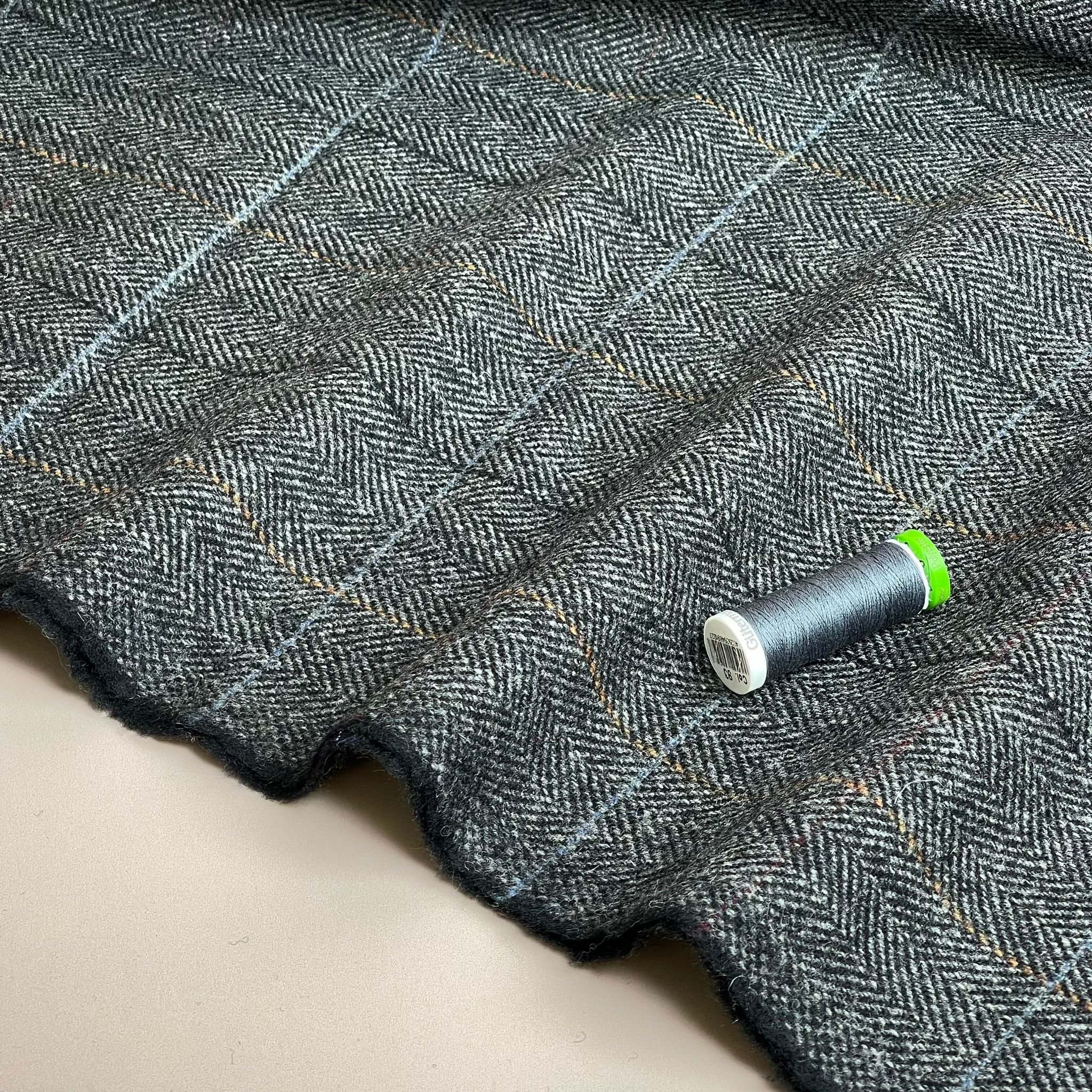 Deadstock Herringbone Check on Grey Soft Wool Tweed Coating