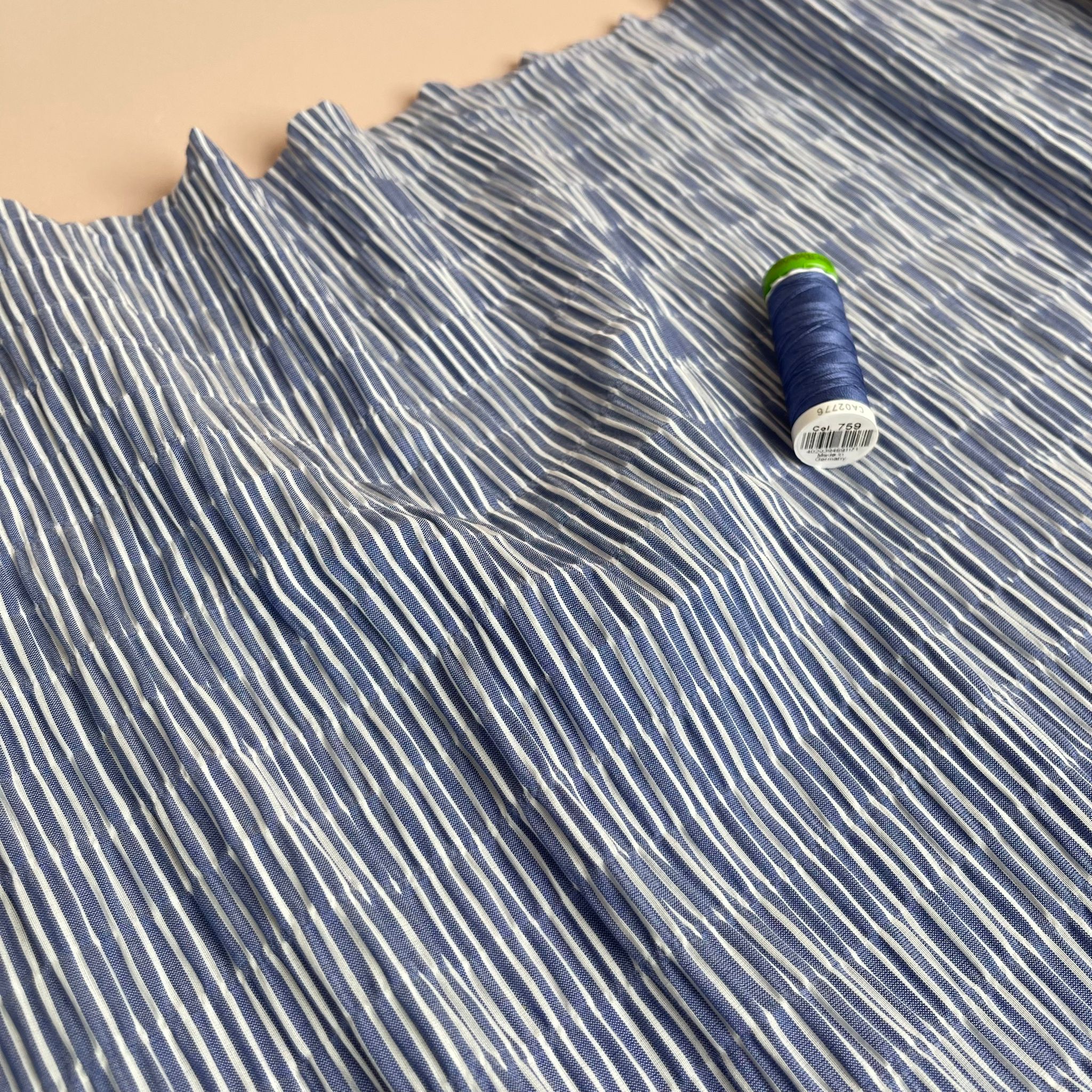 REMNANT 1.36 Metres - Wavy Stripes Cotton Seersucker Fabric