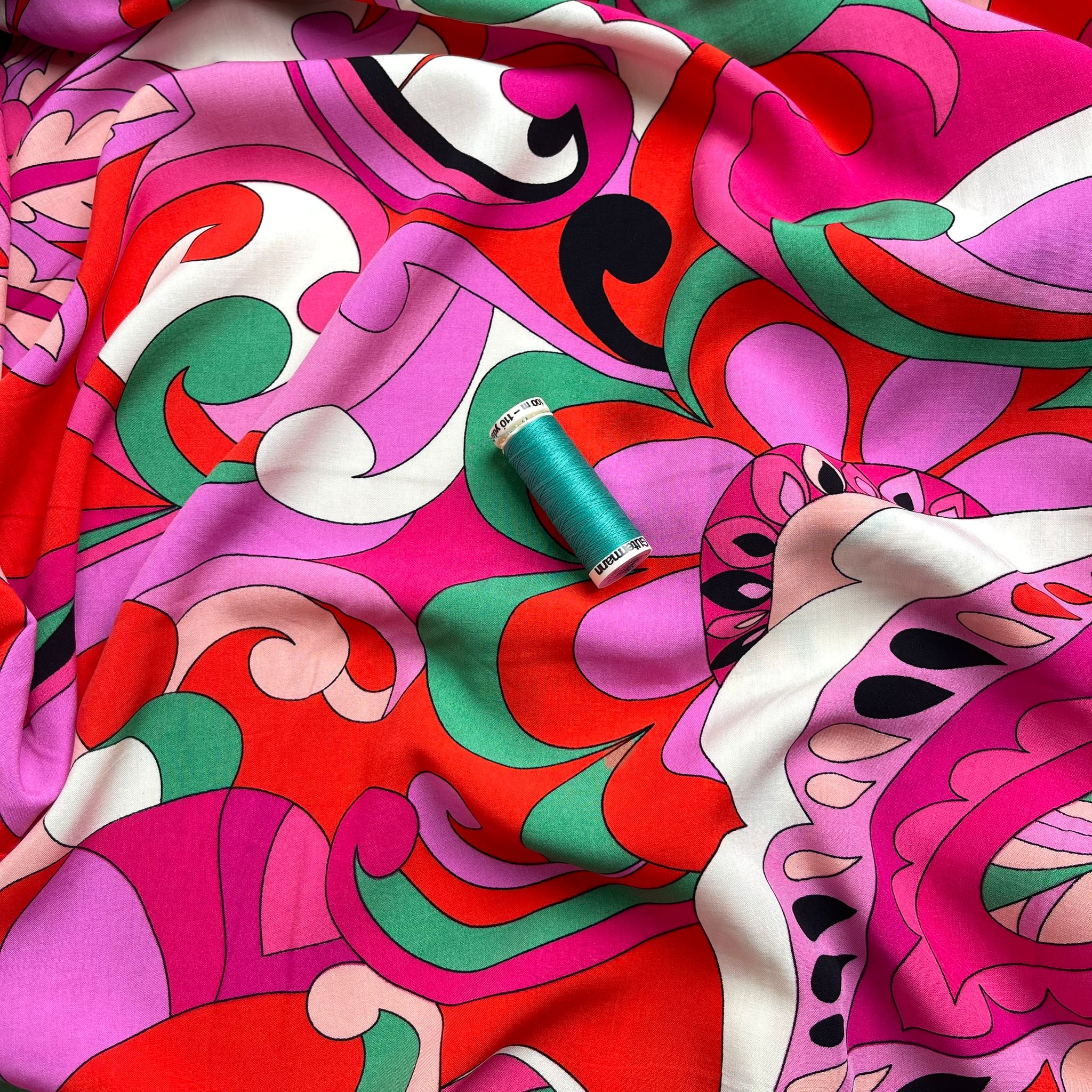 REMNANT 0.42 Metre - Retro Floral in Fuchsia Viscose Poplin Fabric