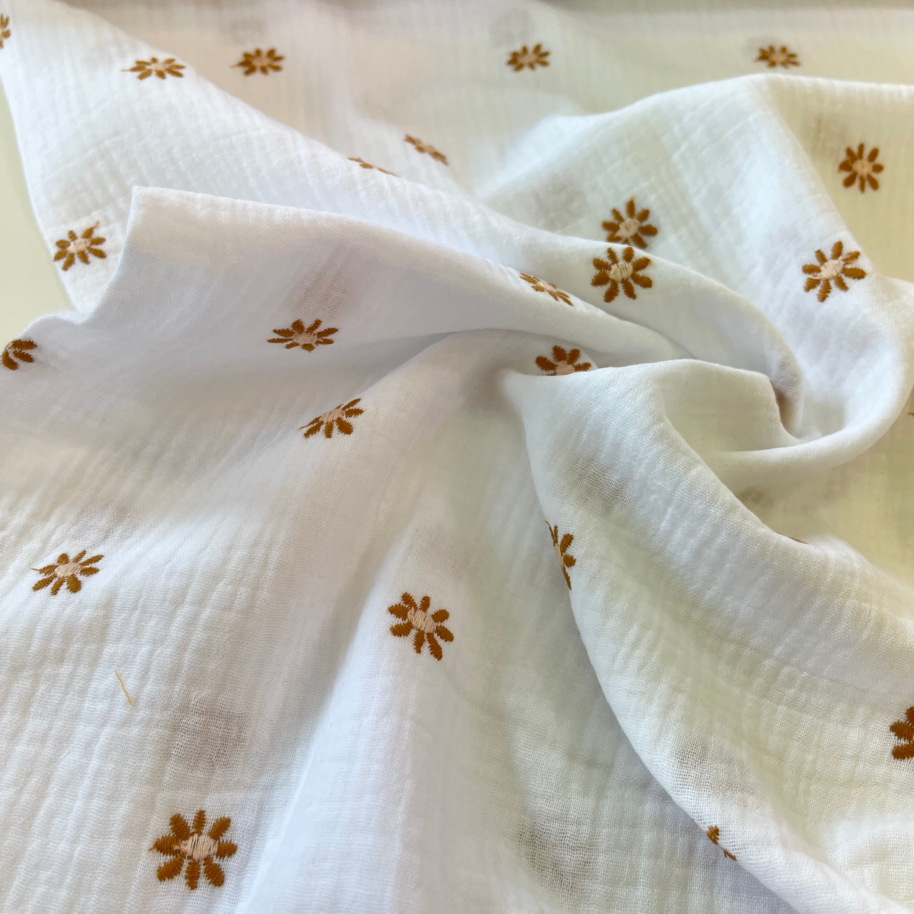 REMNANT 0.25 metre - Embroidered Daisies White Double Gauze