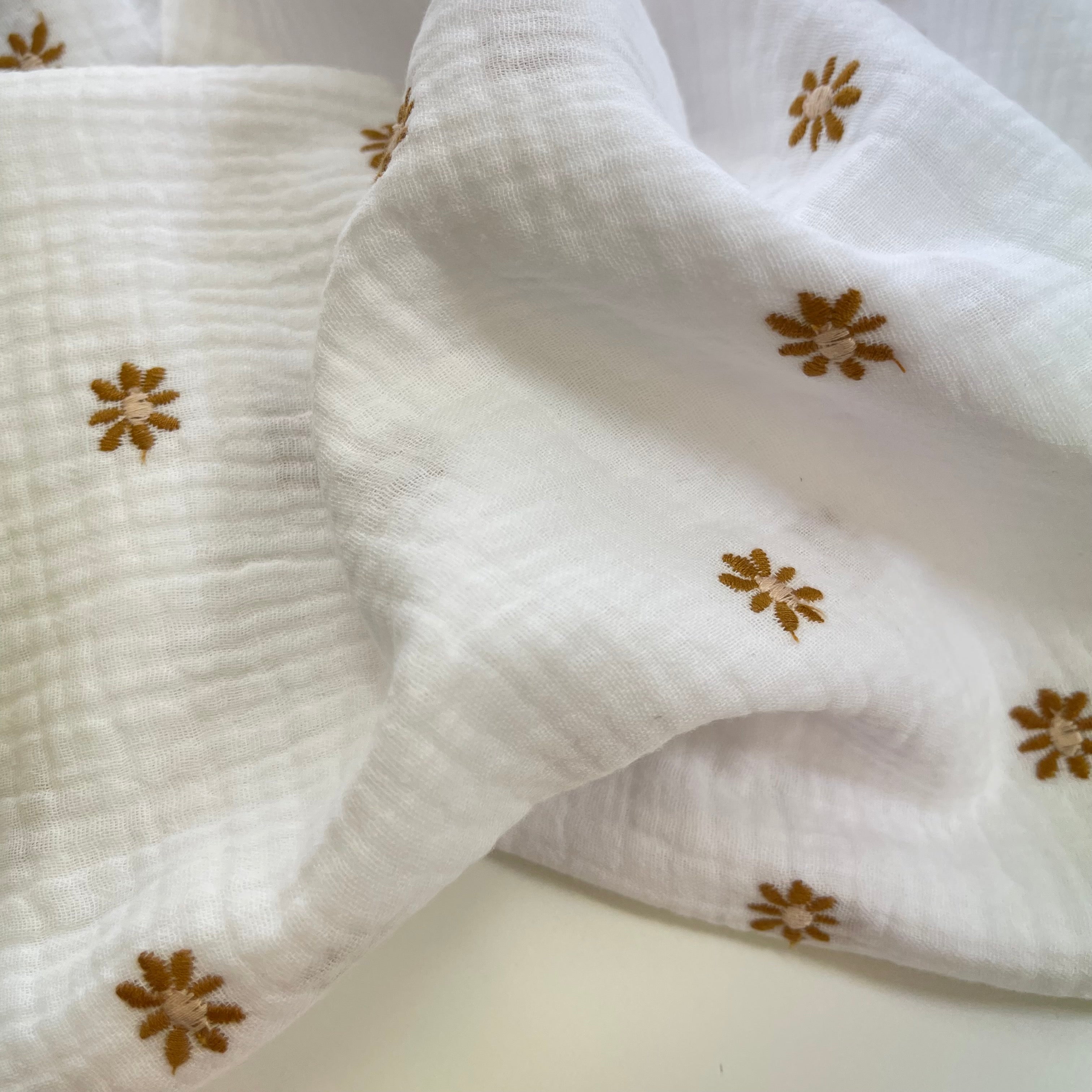 REMNANT 0.25 metre - Embroidered Daisies White Double Gauze