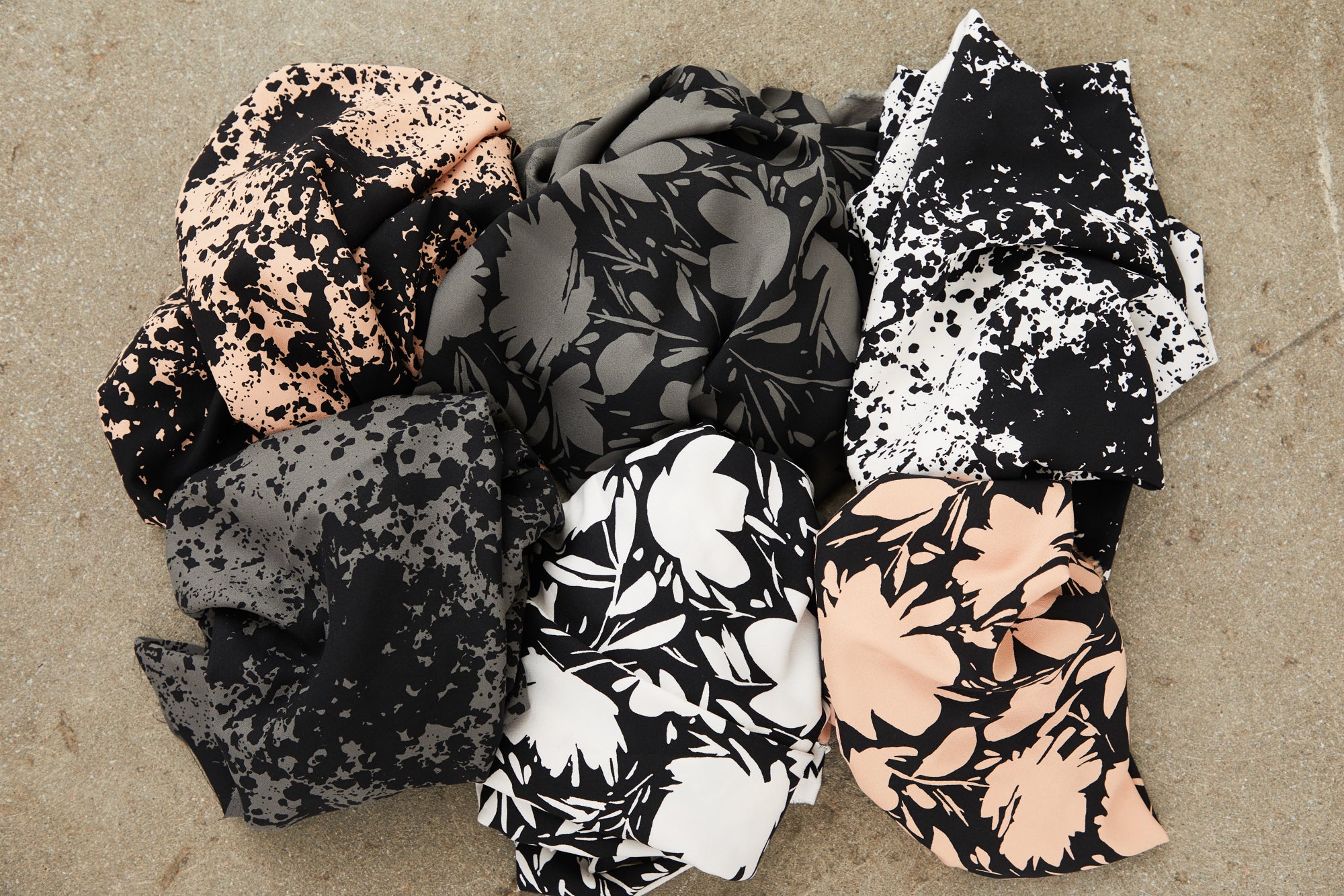 Mind The MAKER - Shadow Splash Calm Grey ECOVERO™ Leia Crepe Fabric
